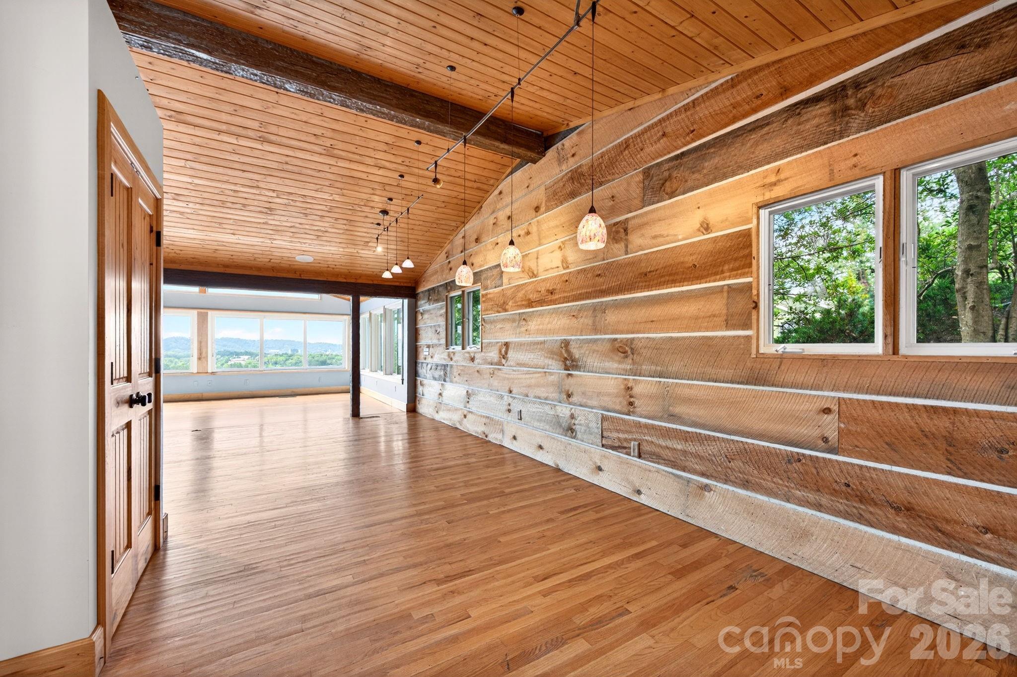 38 Lookout Road — Asheville