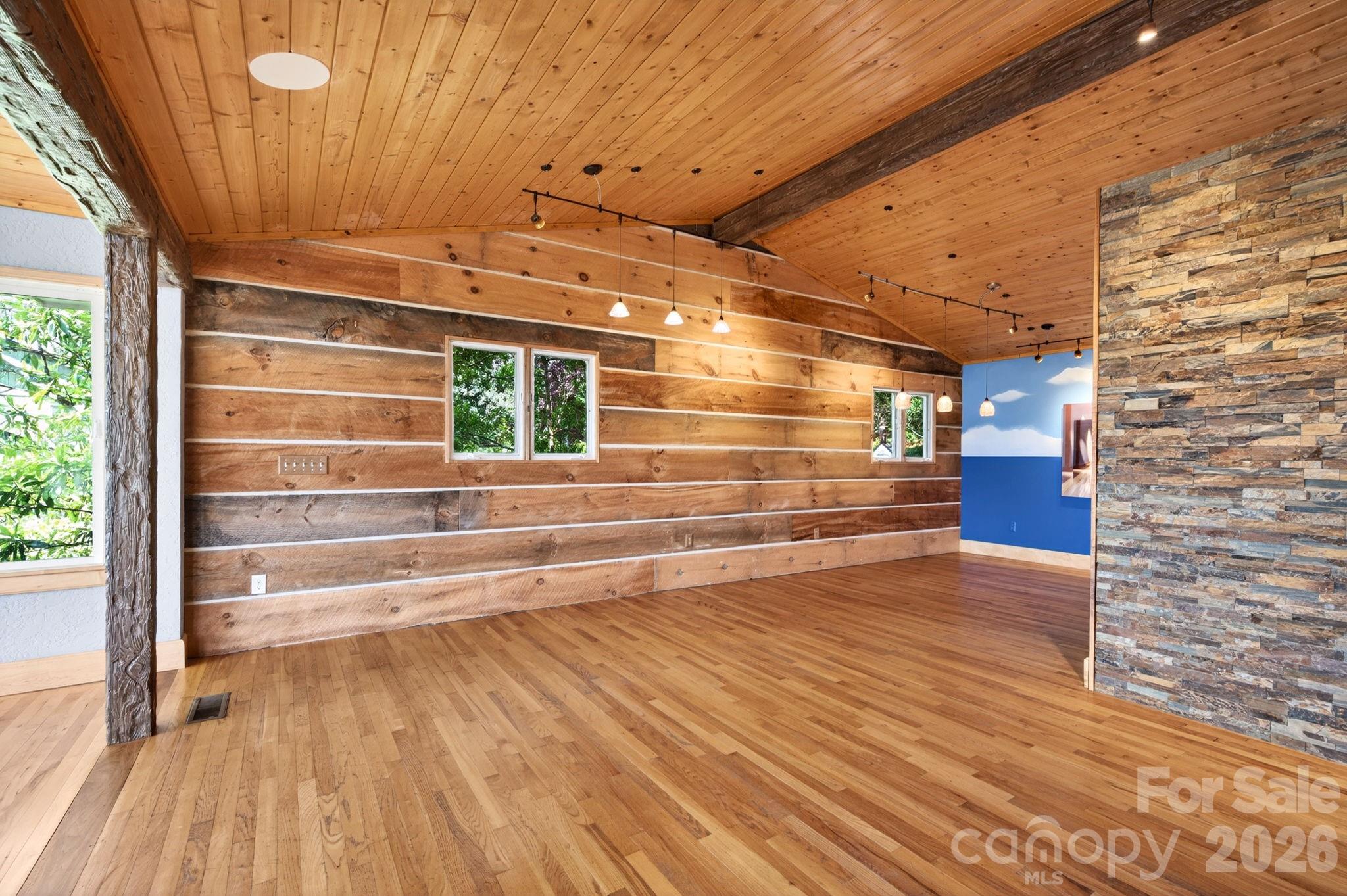 38 Lookout Road — Asheville