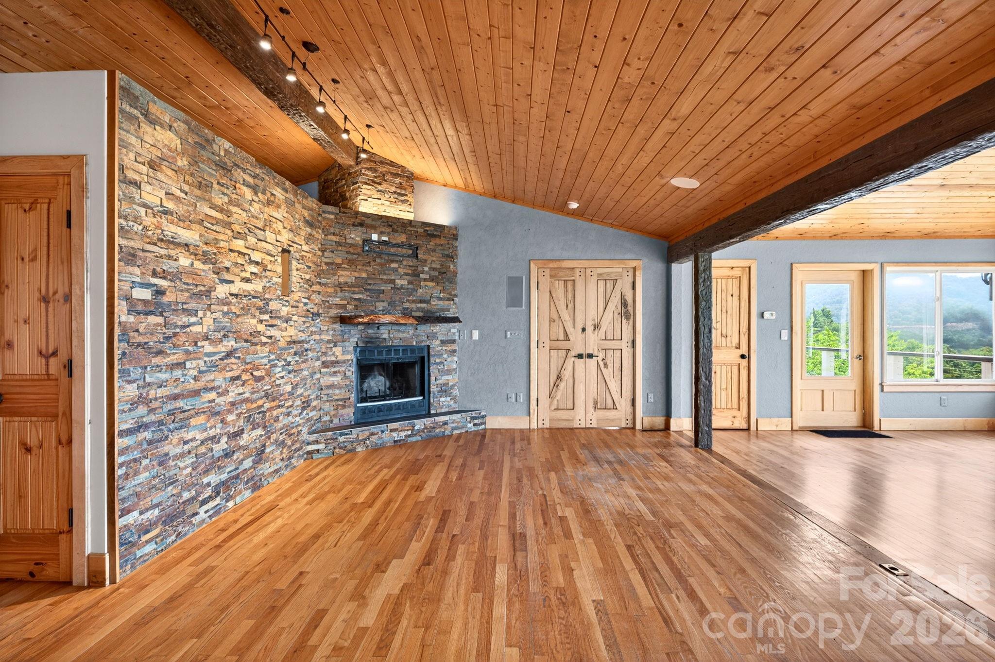 38 Lookout Road — Asheville