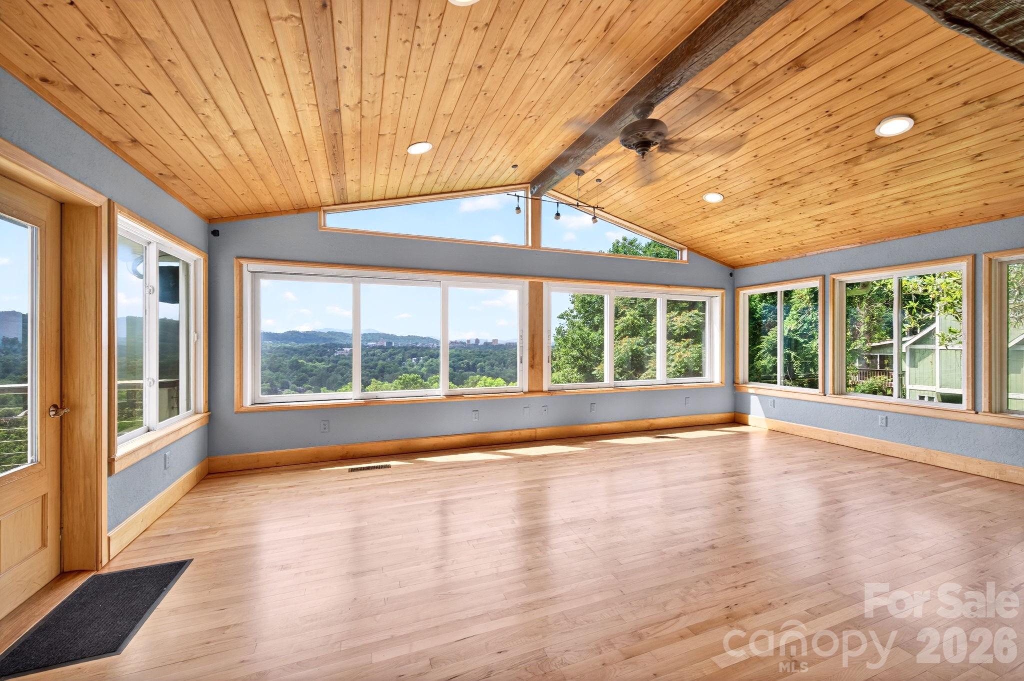 38 Lookout Road — Asheville