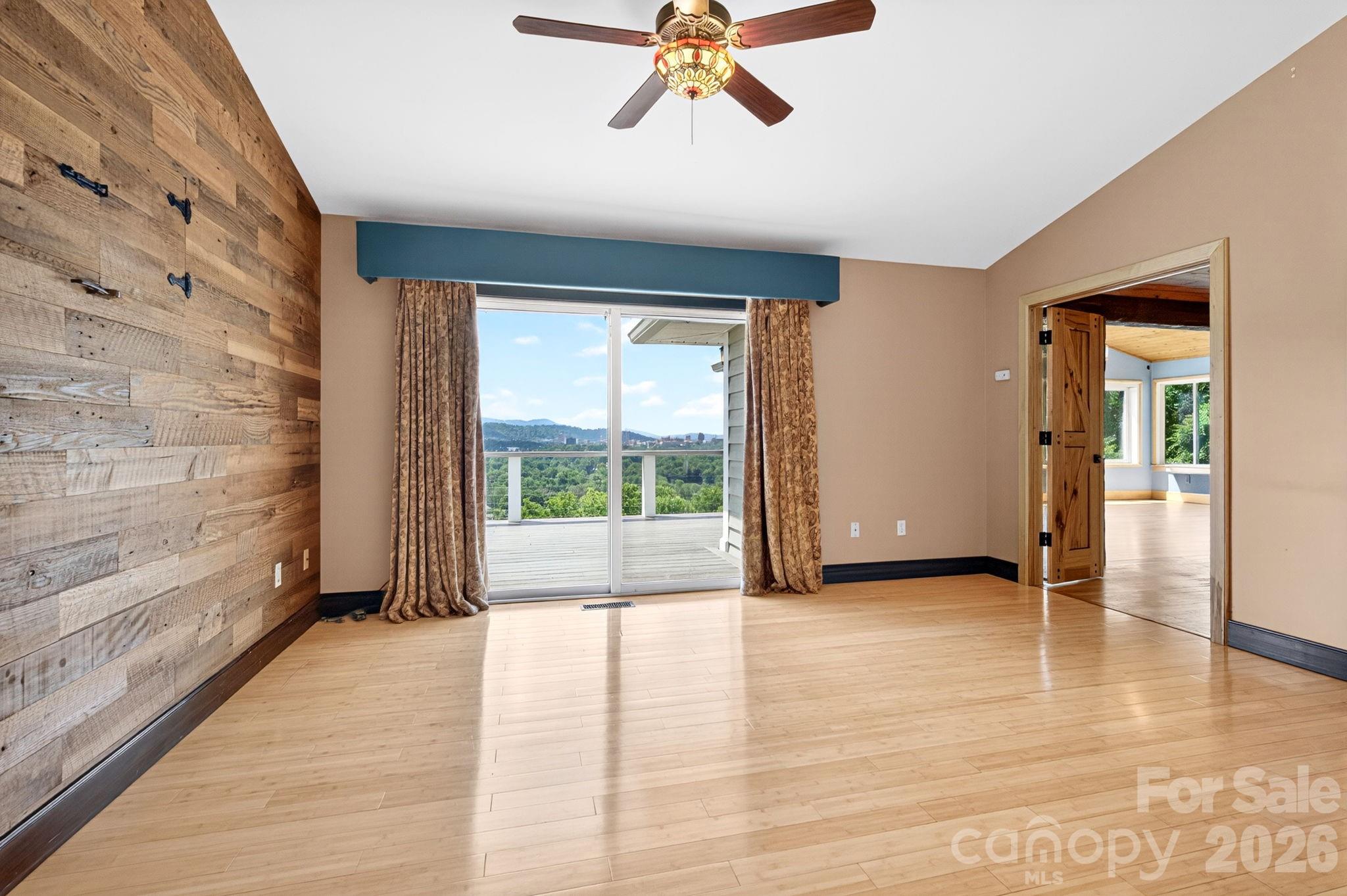 38 Lookout Road — Asheville