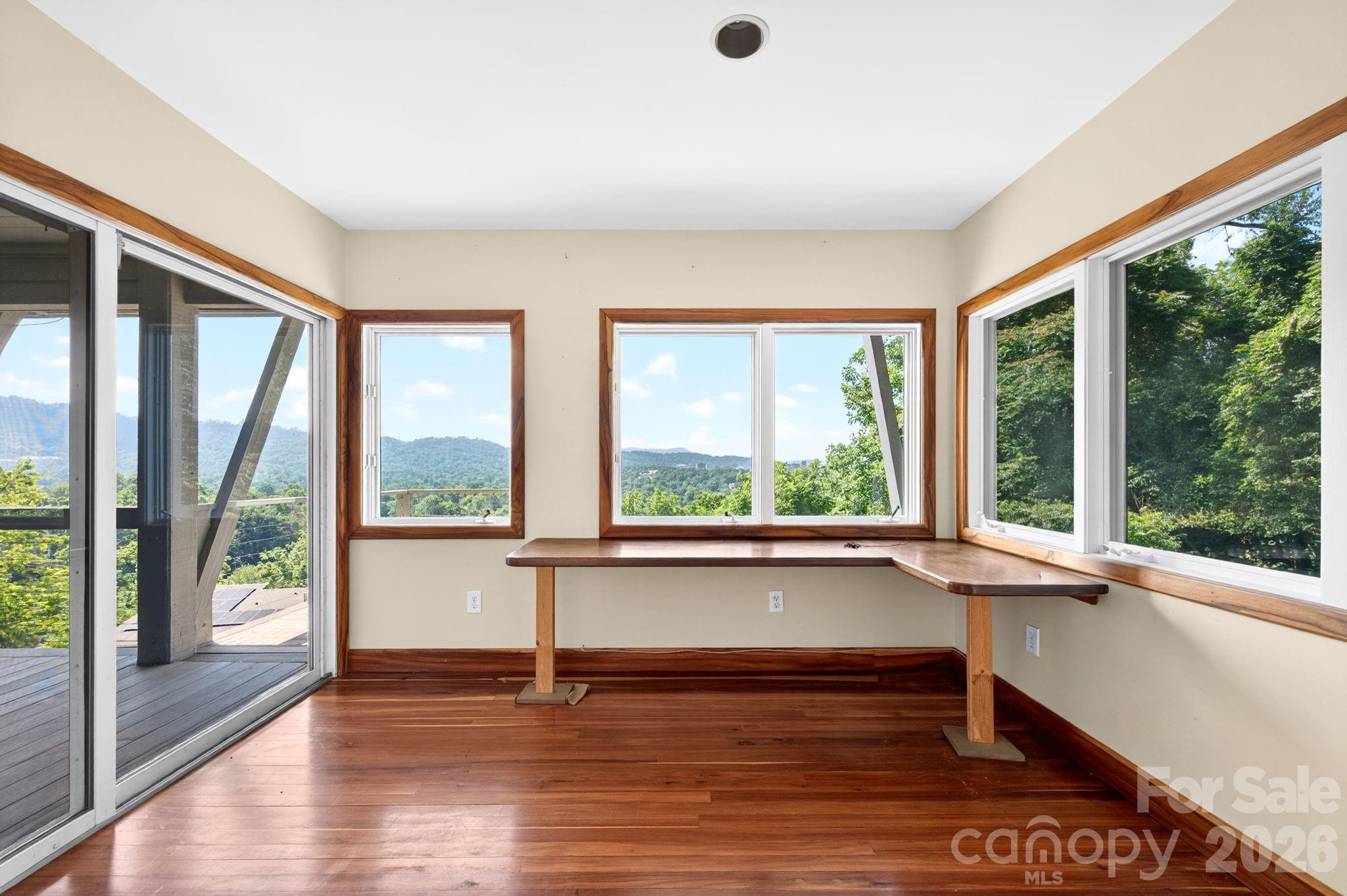 38 Lookout Road — Asheville