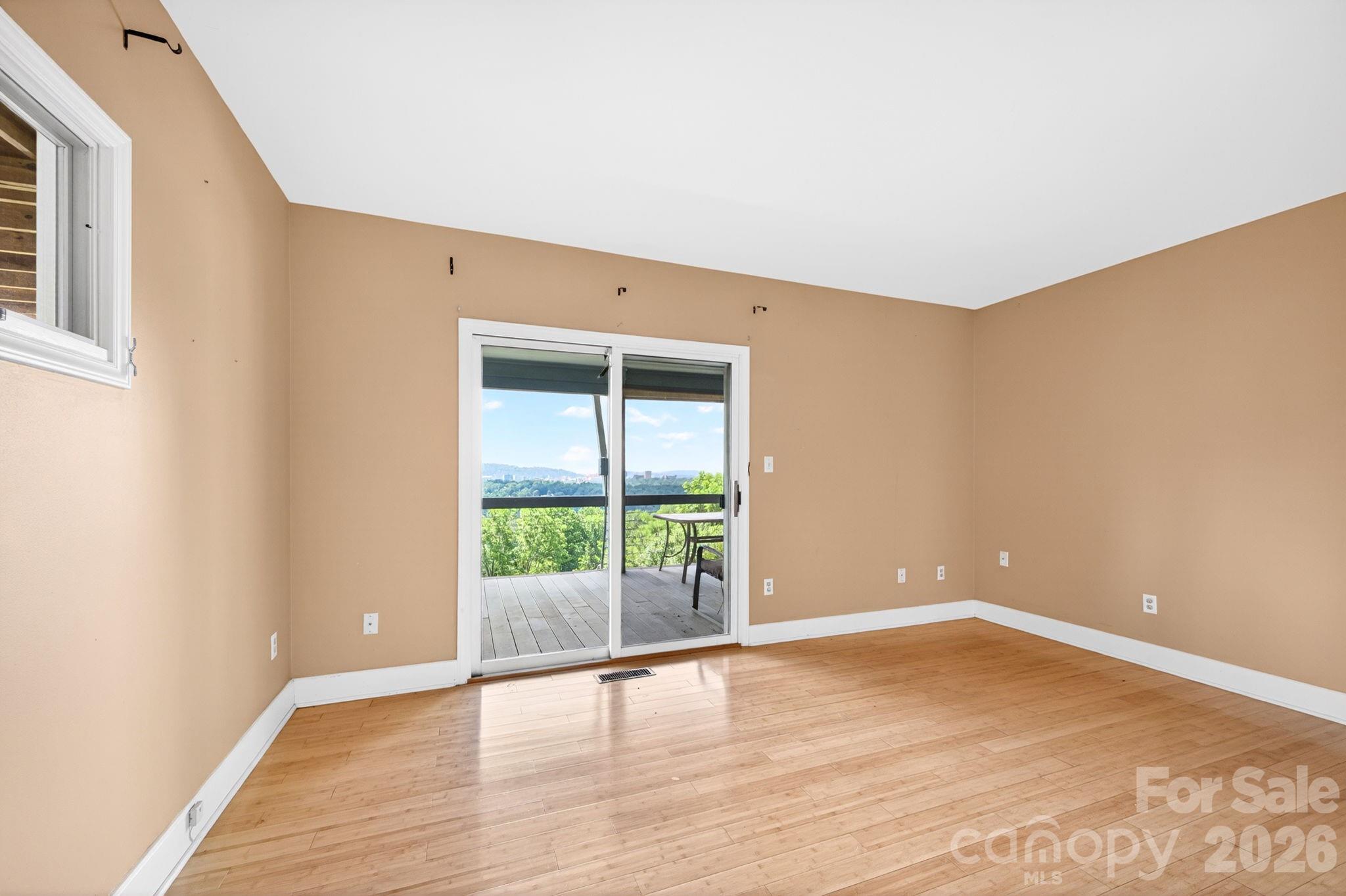 38 Lookout Road — Asheville