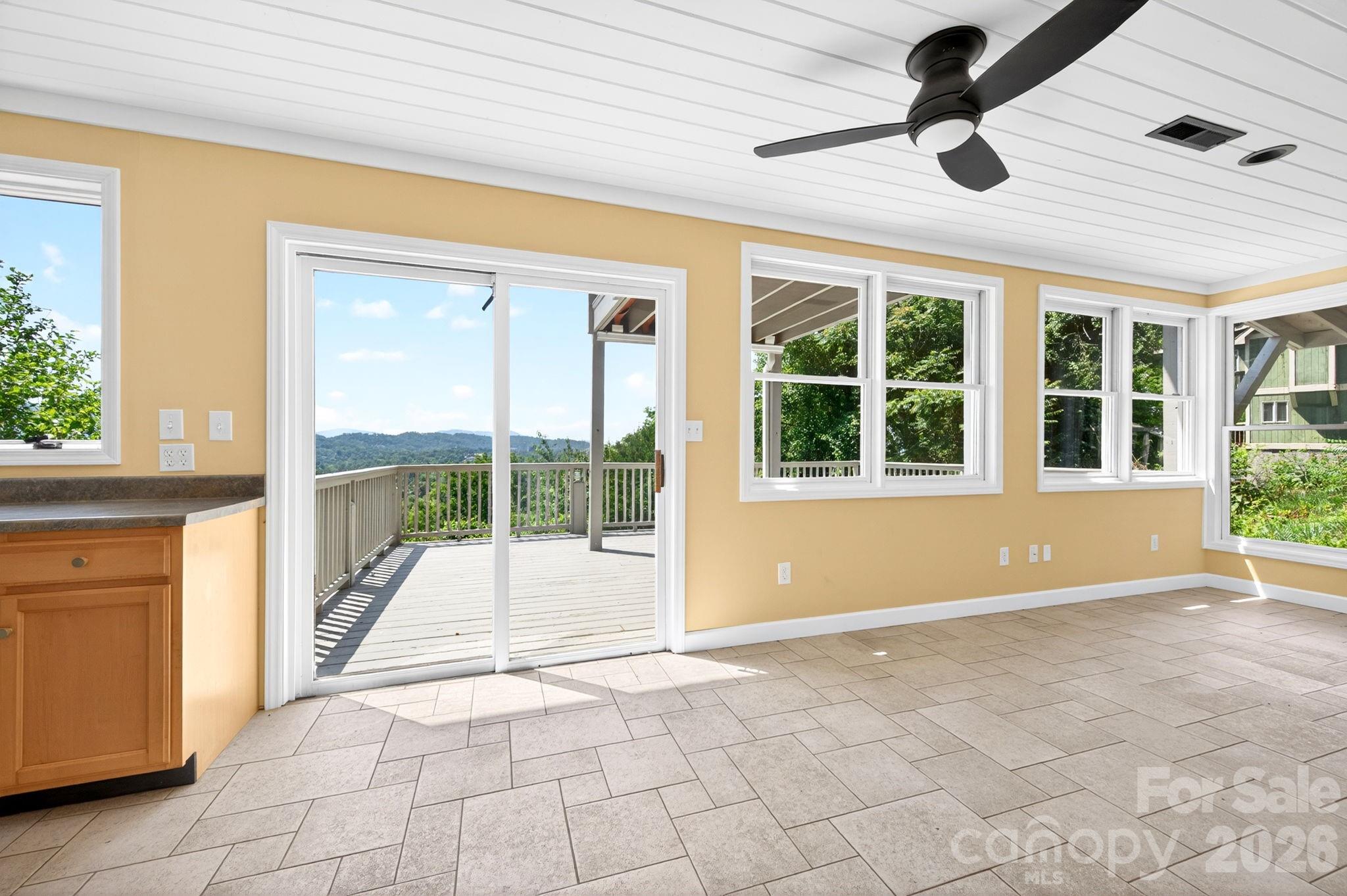 38 Lookout Road — Asheville