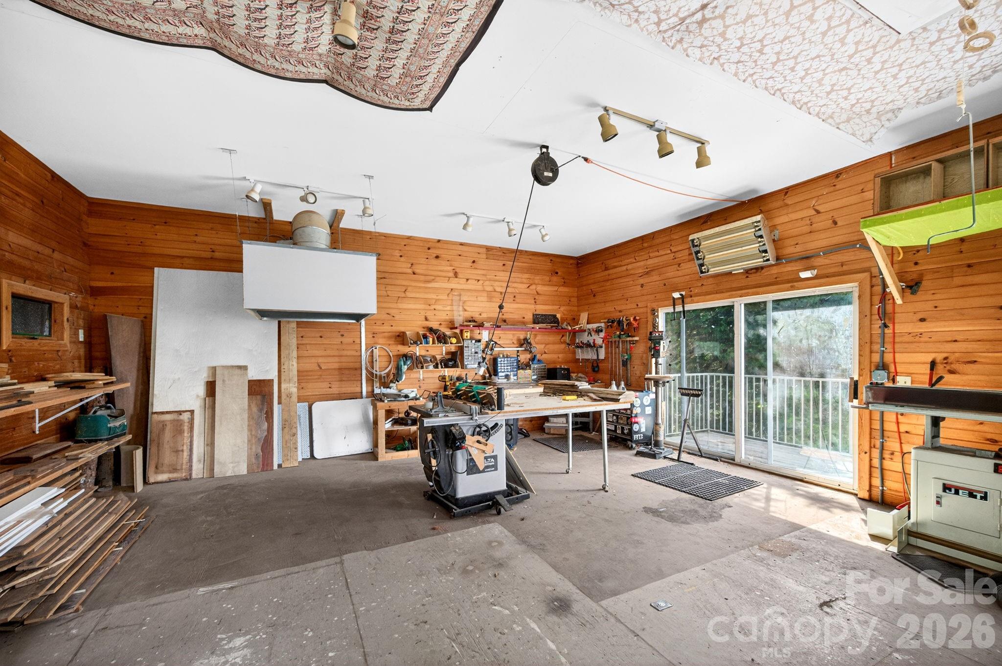 38 Lookout Road — Asheville