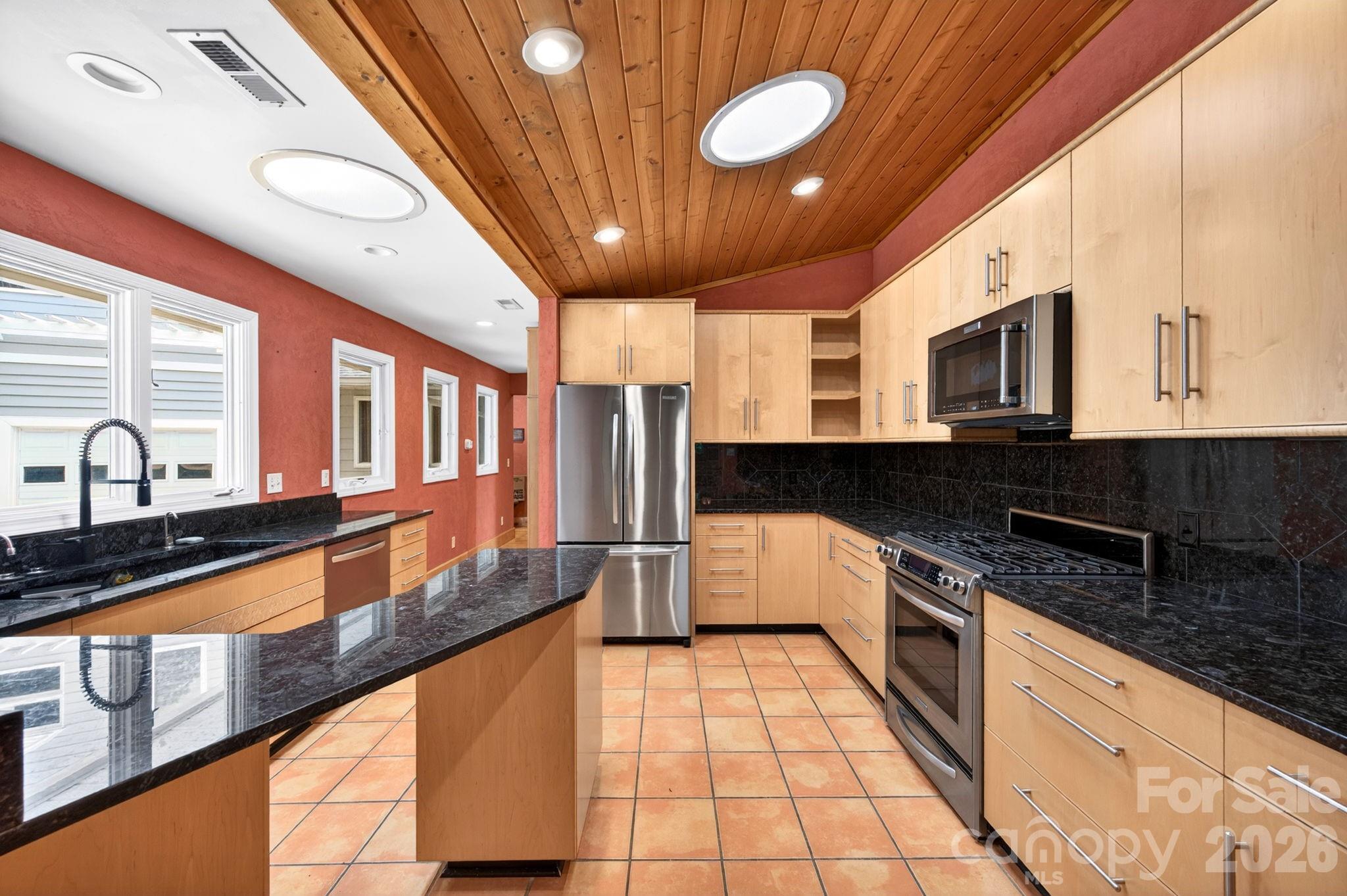 38 Lookout Road — Asheville