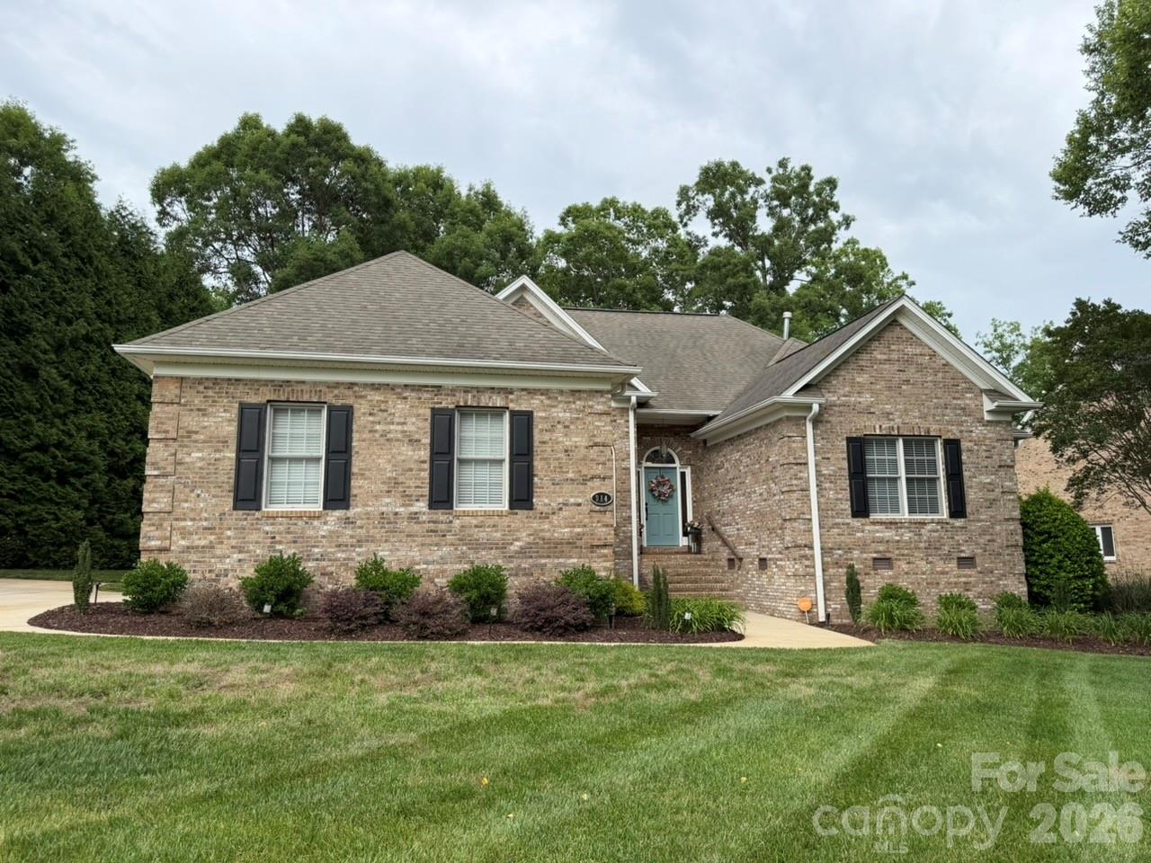 914 Players Ridge Road — Hickory