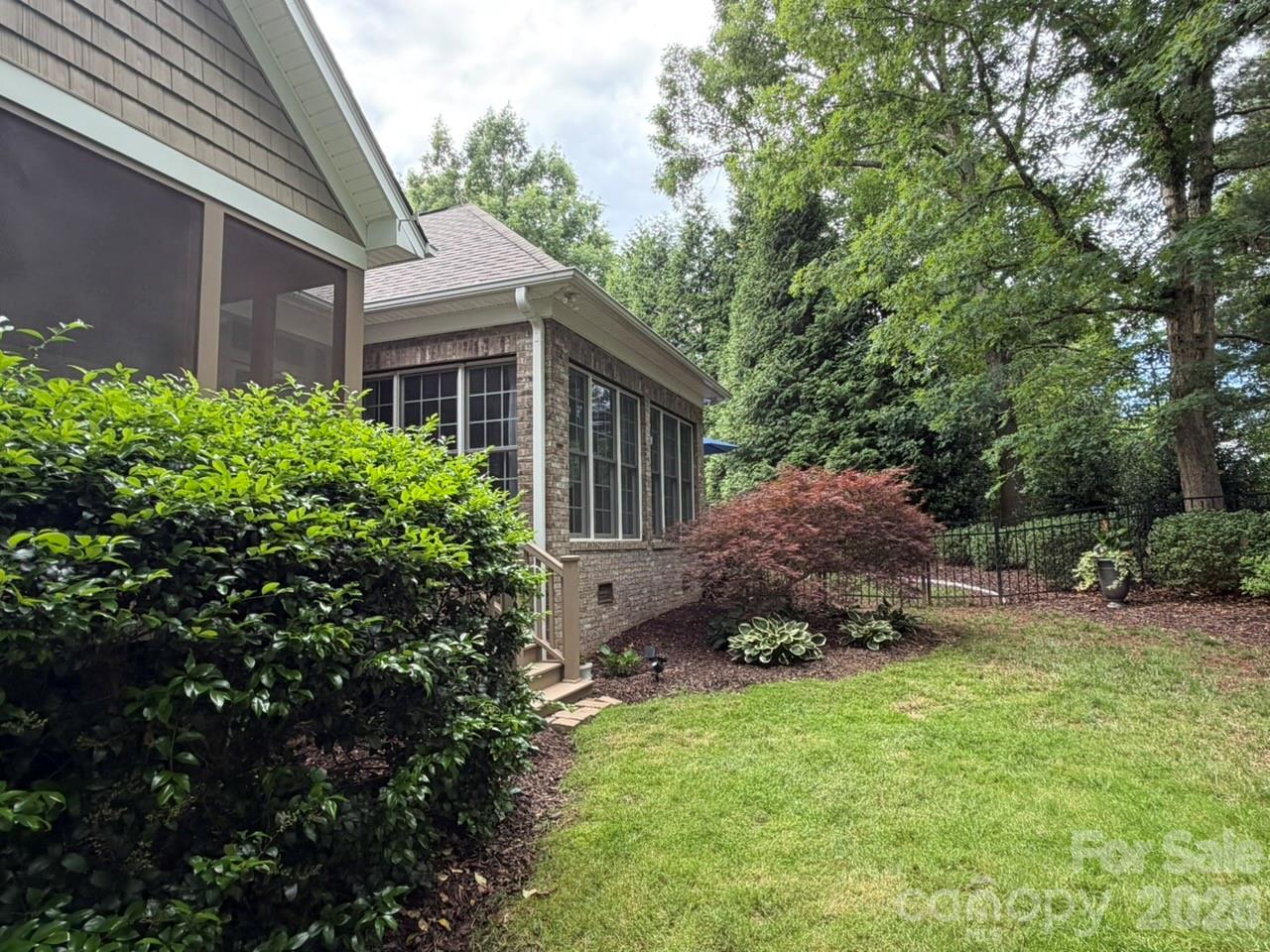 914 Players Ridge Road — Hickory