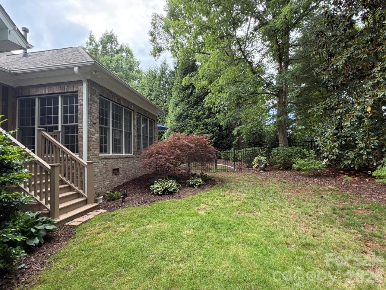 914 Players Ridge Road — Hickory