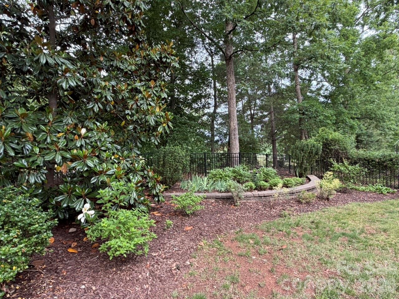 914 Players Ridge Road — Hickory