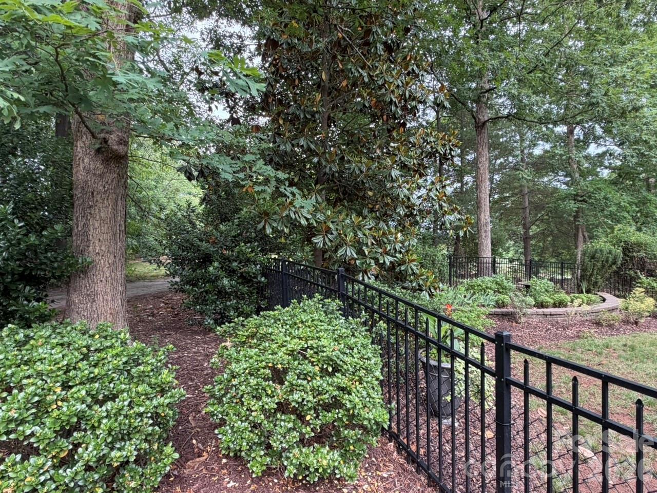 914 Players Ridge Road — Hickory