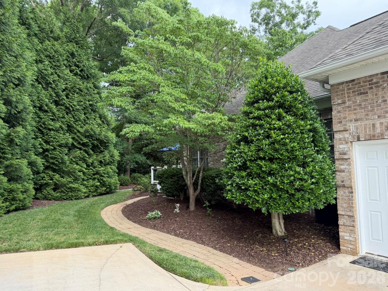 914 Players Ridge Road — Hickory