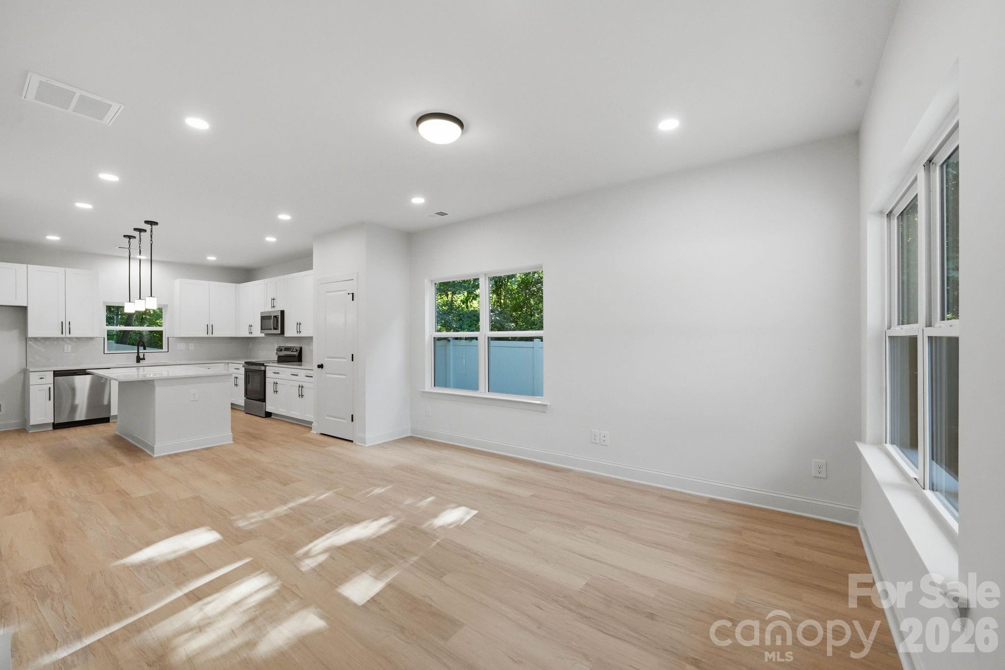 2829 Overlook Trail — Charlotte