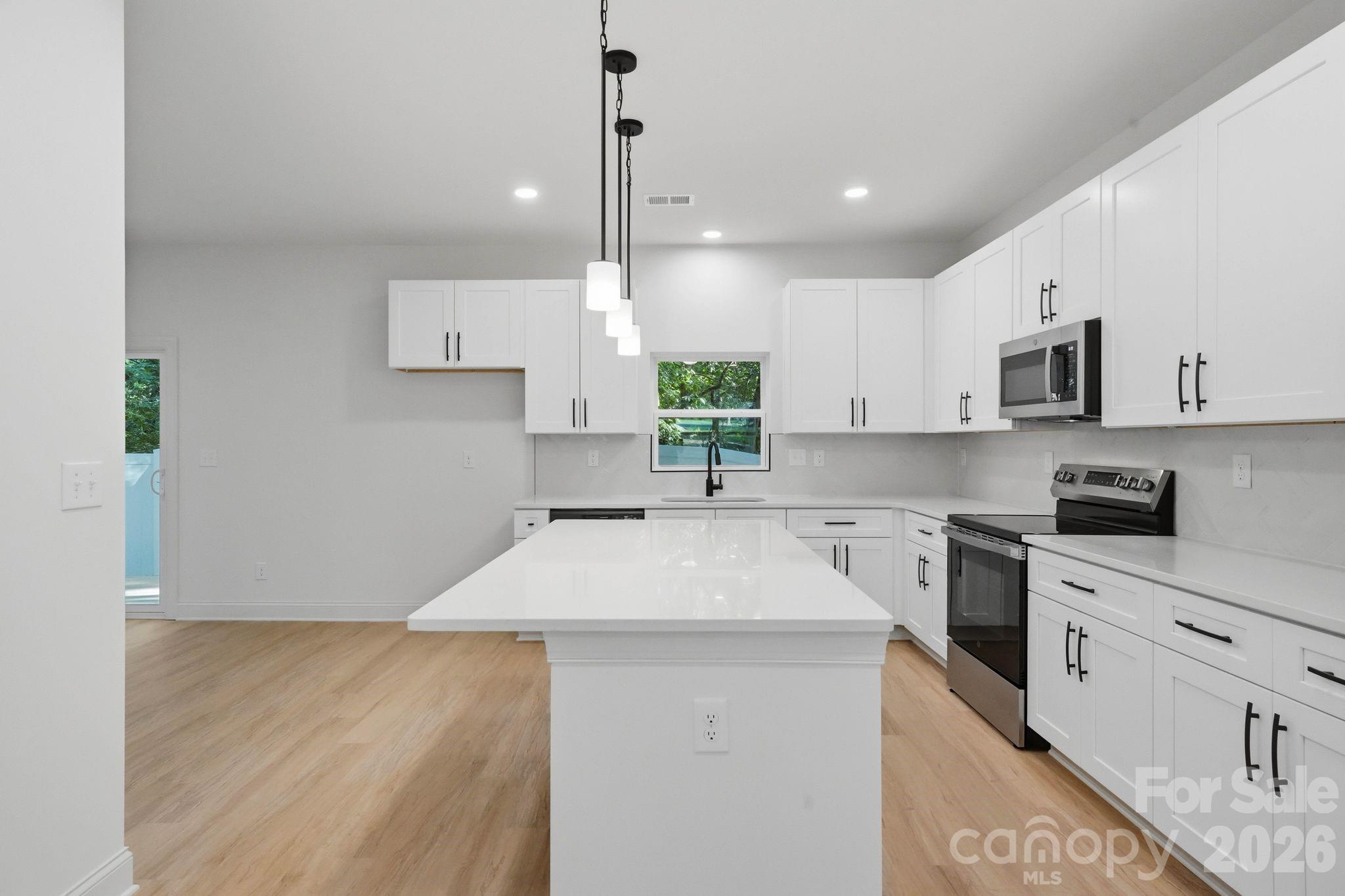 2829 Overlook Trail — Charlotte