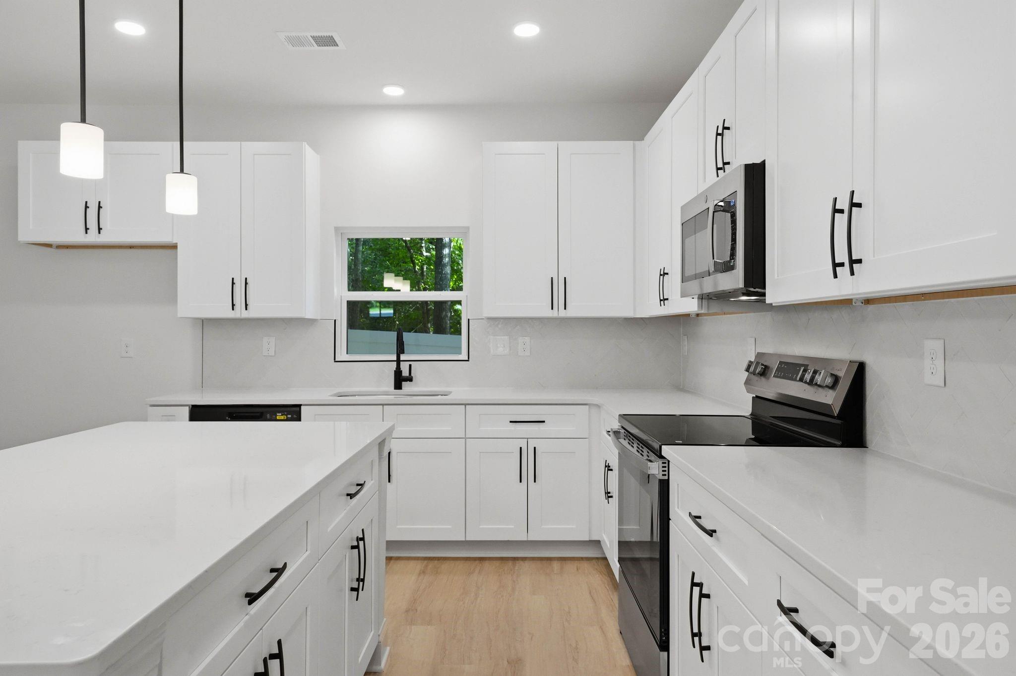 2829 Overlook Trail — Charlotte