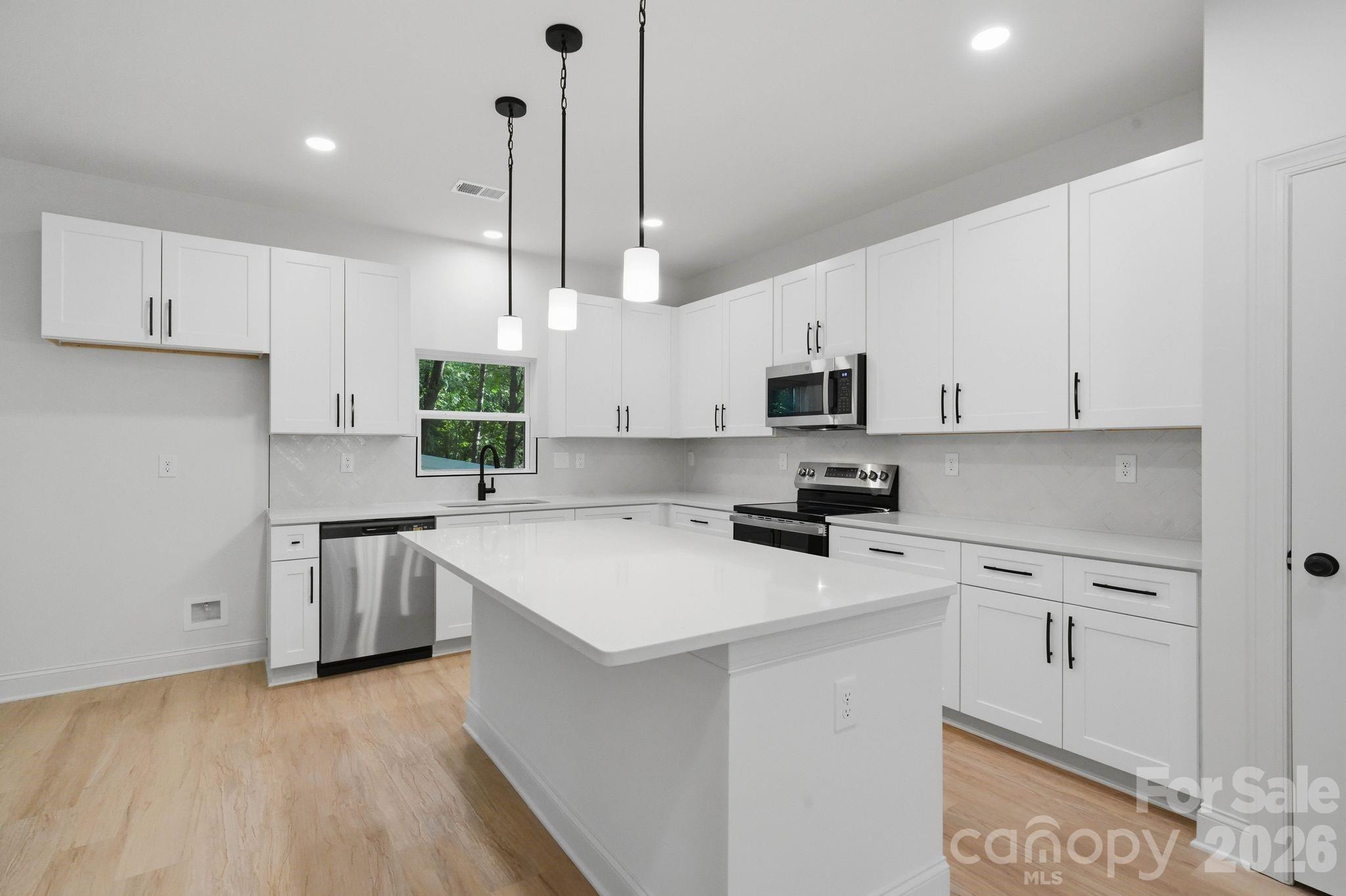 2829 Overlook Trail — Charlotte