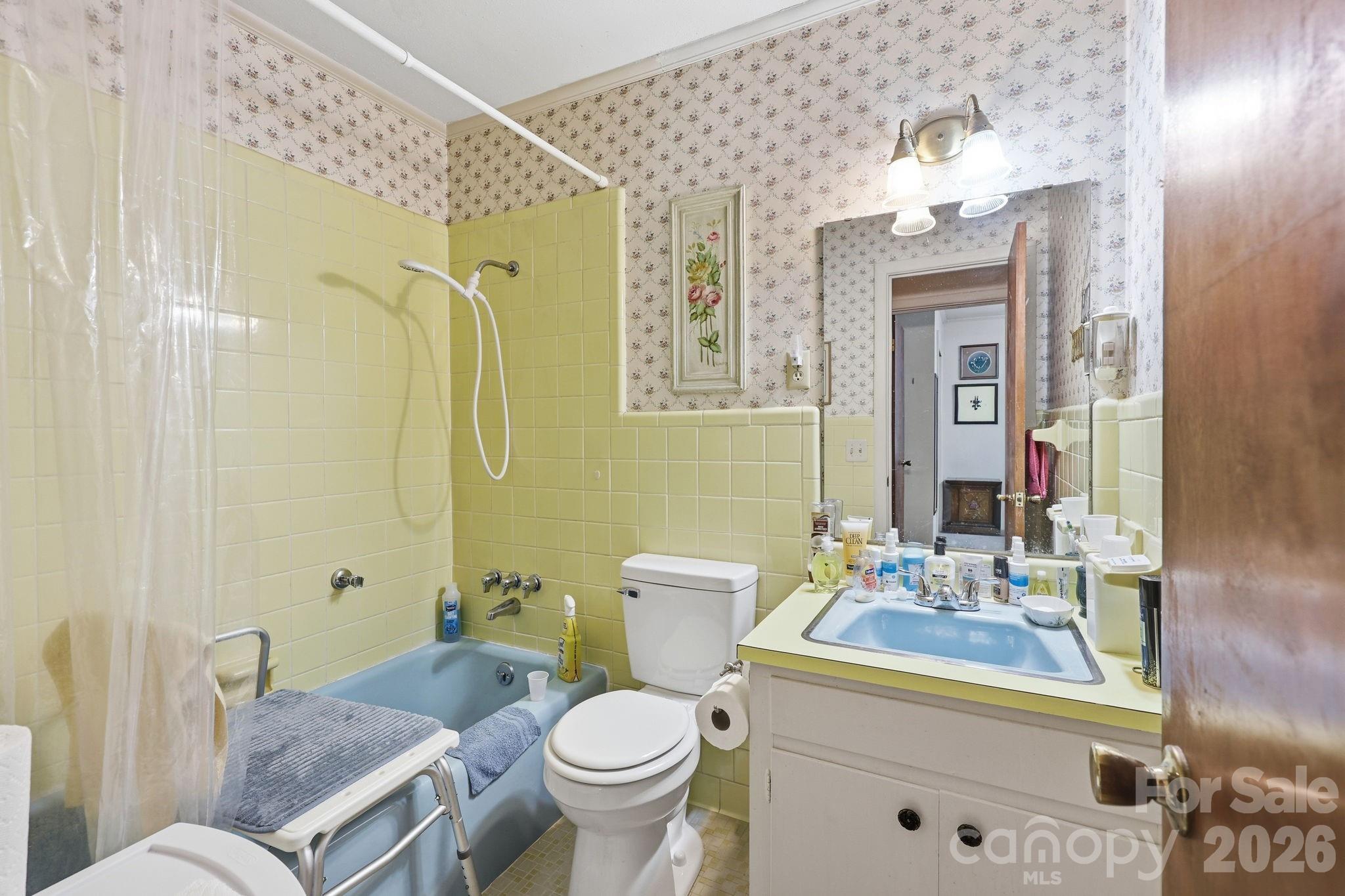 401 White Oaks Drive — Salisbury