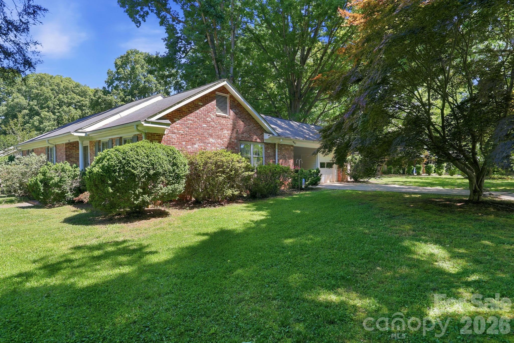 401 White Oaks Drive — Salisbury