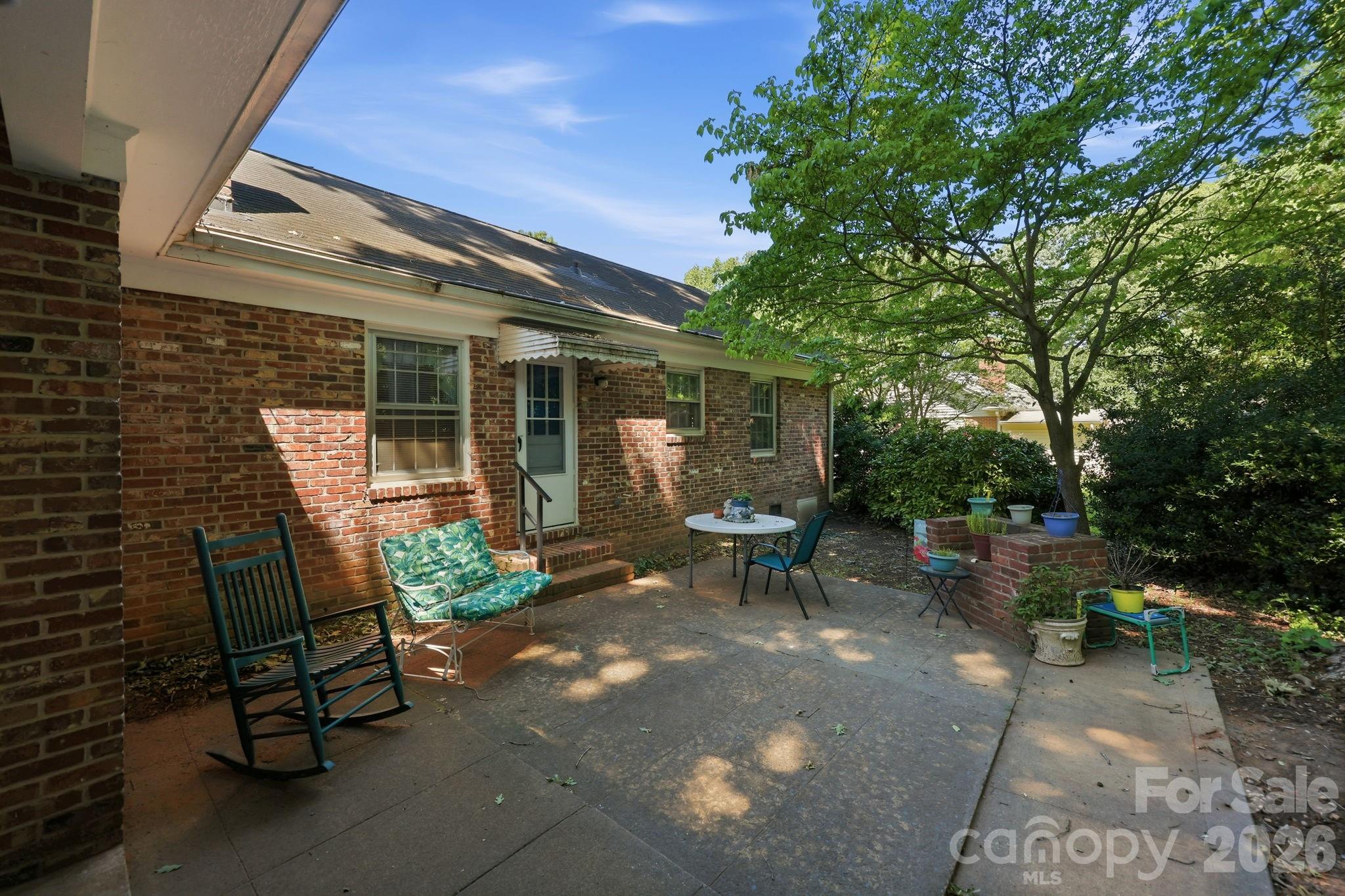 401 White Oaks Drive — Salisbury
