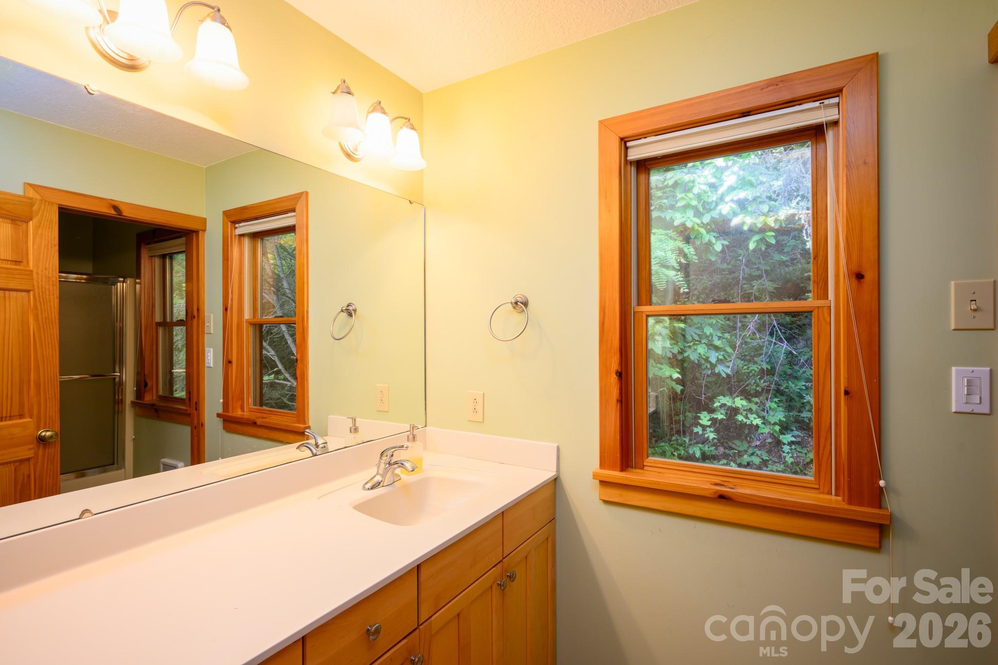 1299 Pine Ridge Road — Burnsville