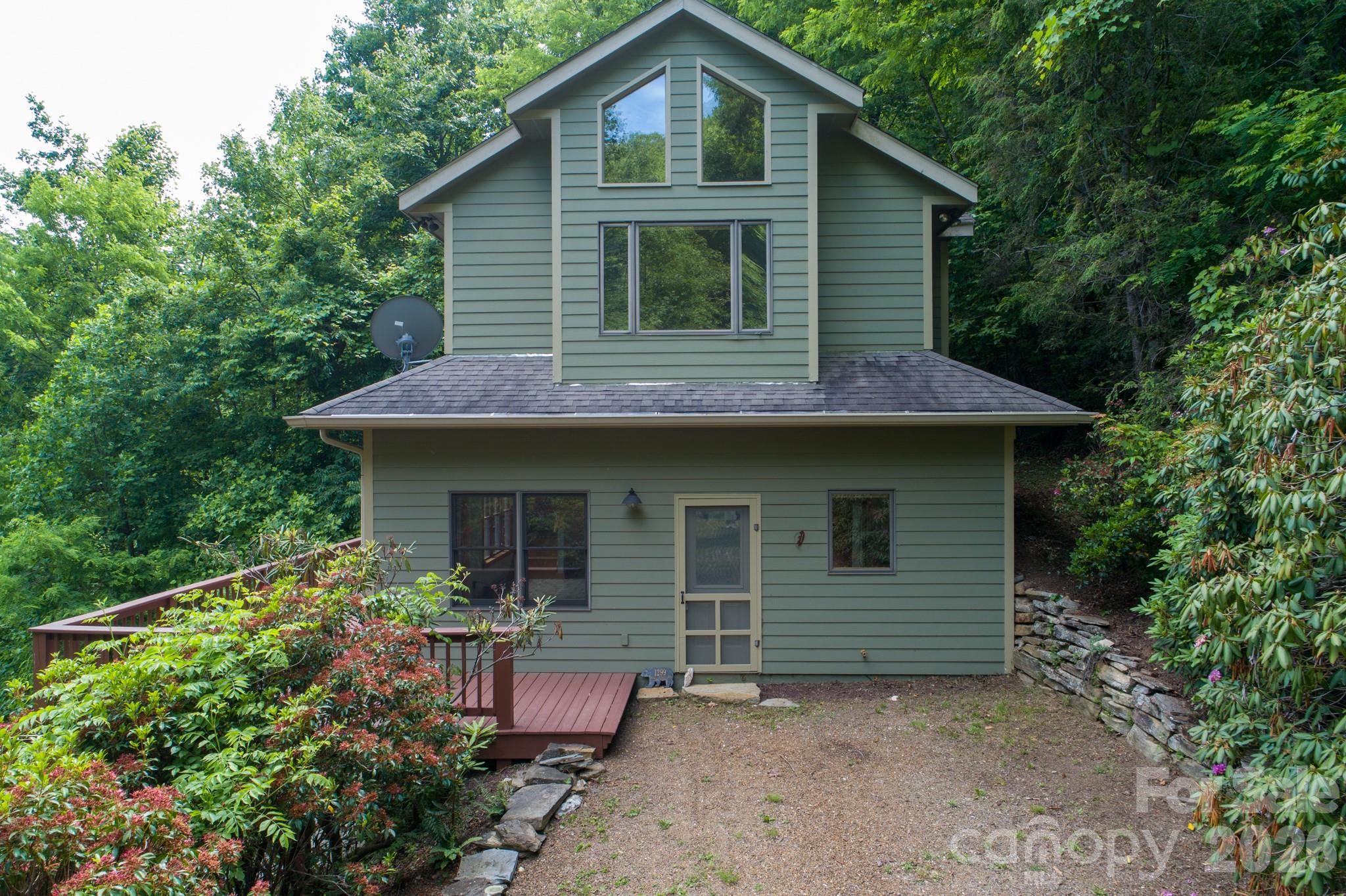 1299 Pine Ridge Road — Burnsville