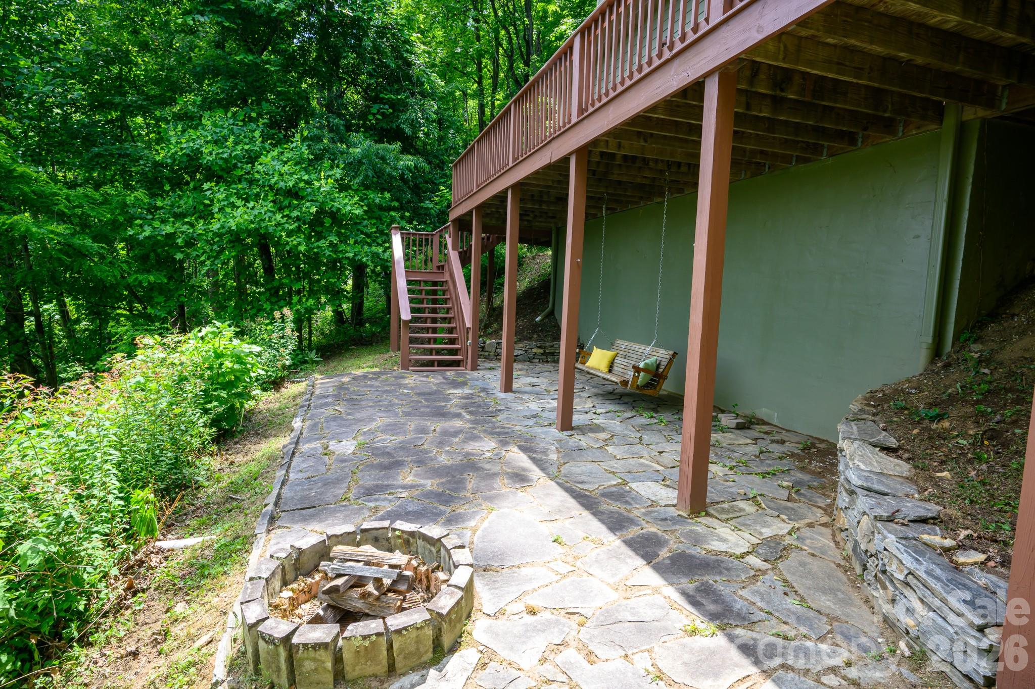 1299 Pine Ridge Road — Burnsville