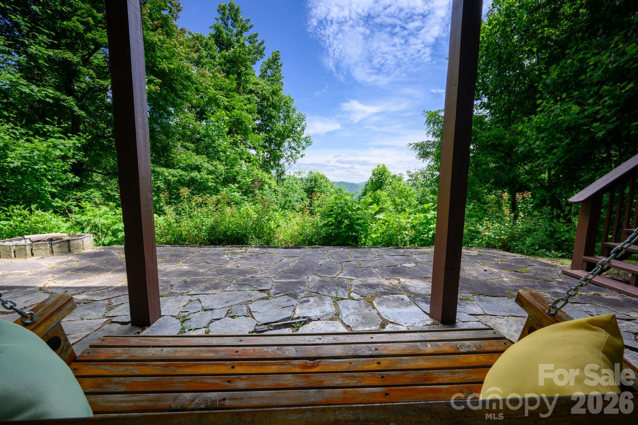 1299 Pine Ridge Road — Burnsville