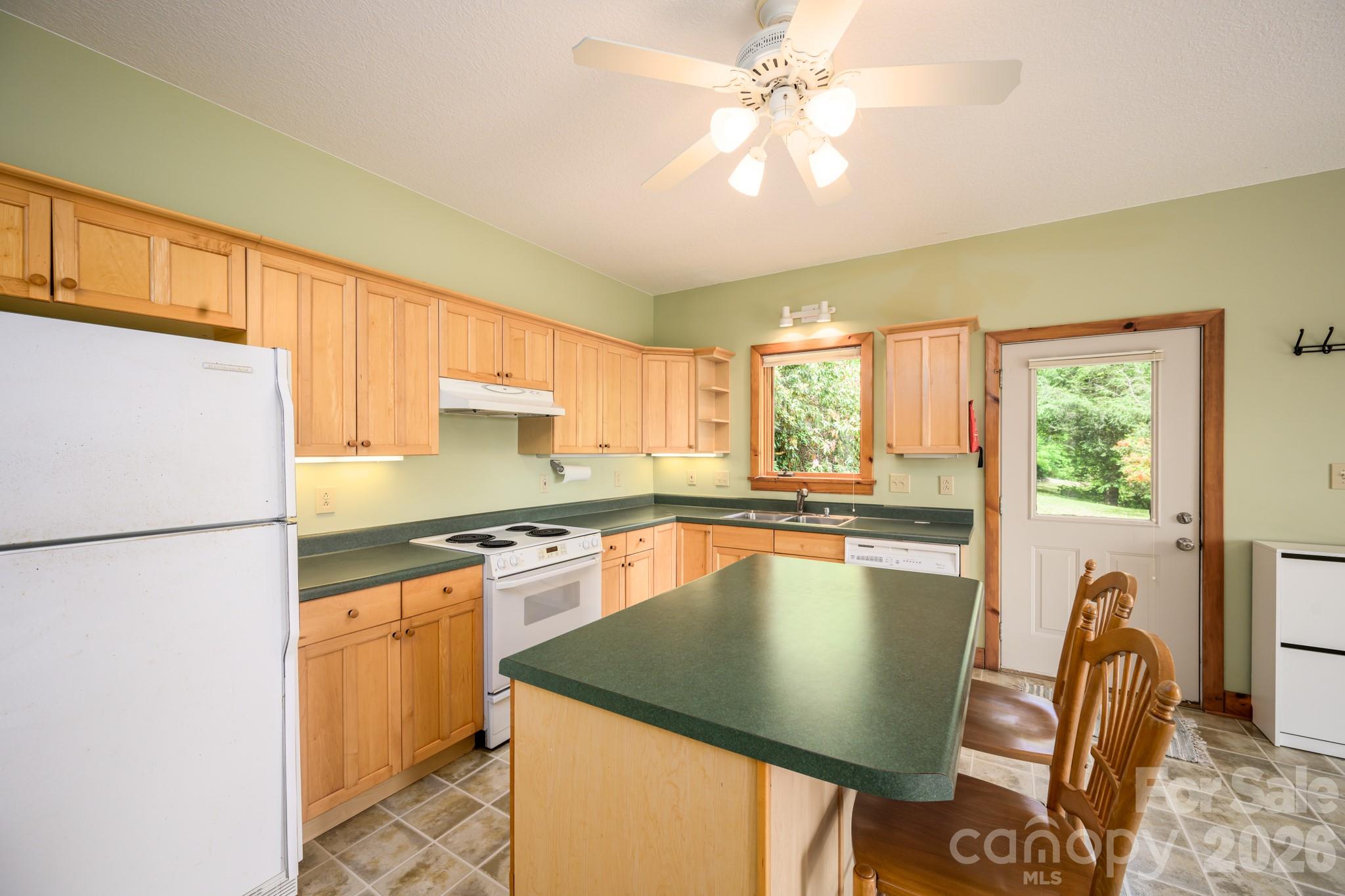 1299 Pine Ridge Road — Burnsville