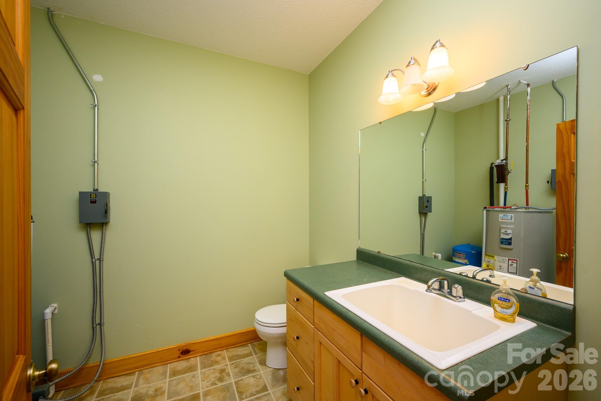1299 Pine Ridge Road — Burnsville