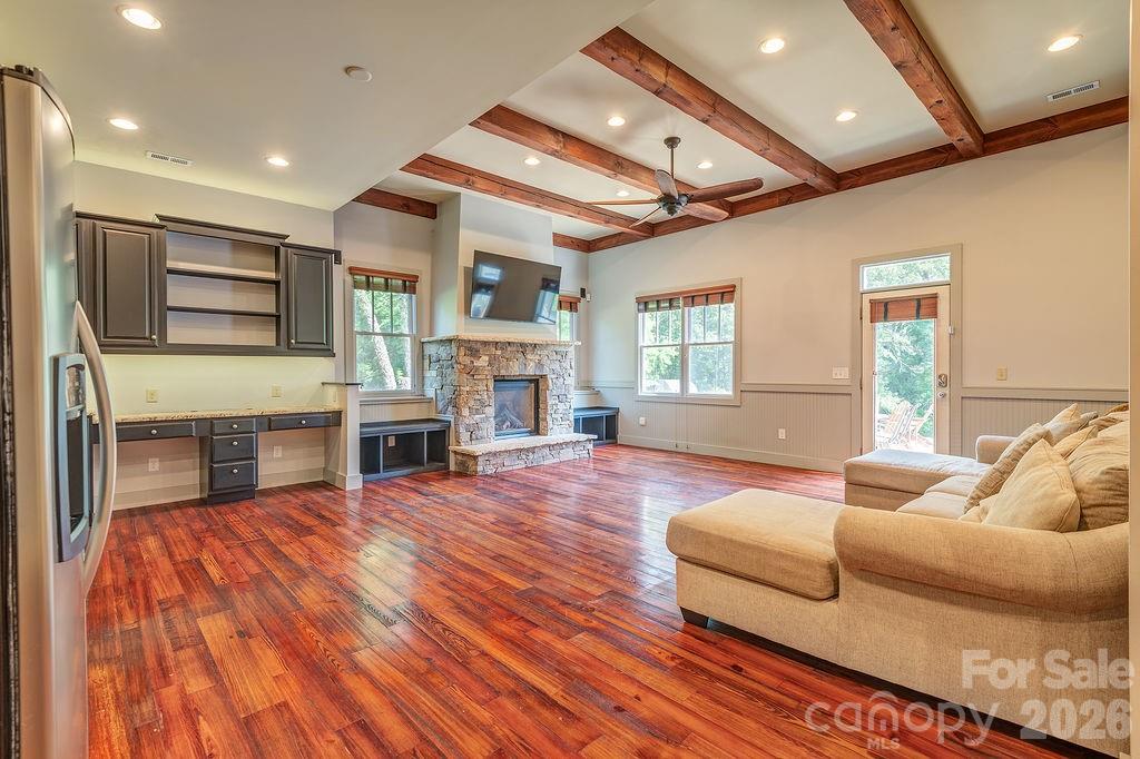201 Skytop Farm Lane — Hendersonville
