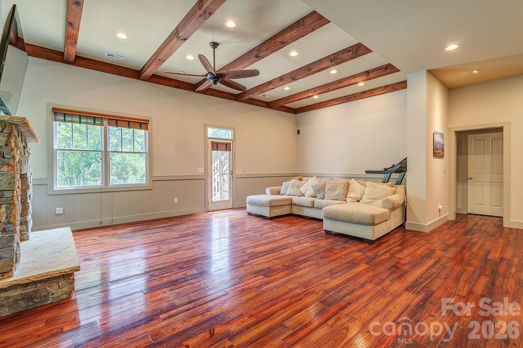201 Skytop Farm Lane — Hendersonville