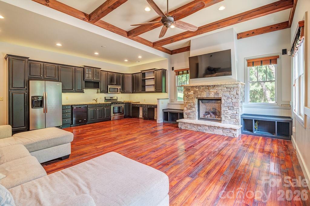 201 Skytop Farm Lane — Hendersonville