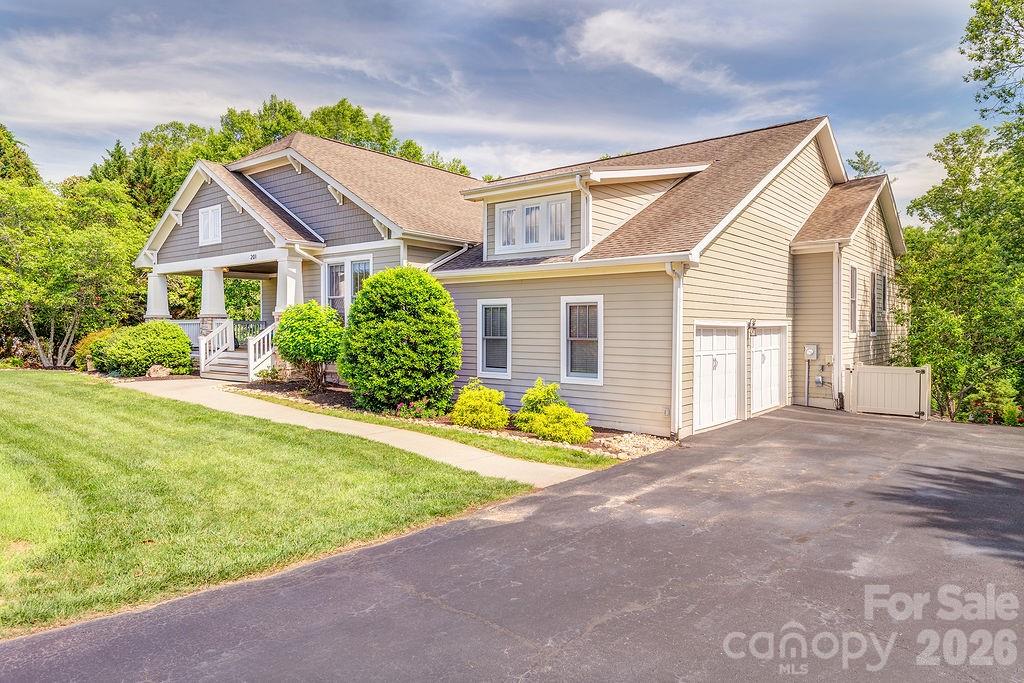 201 Skytop Farm Lane — Hendersonville