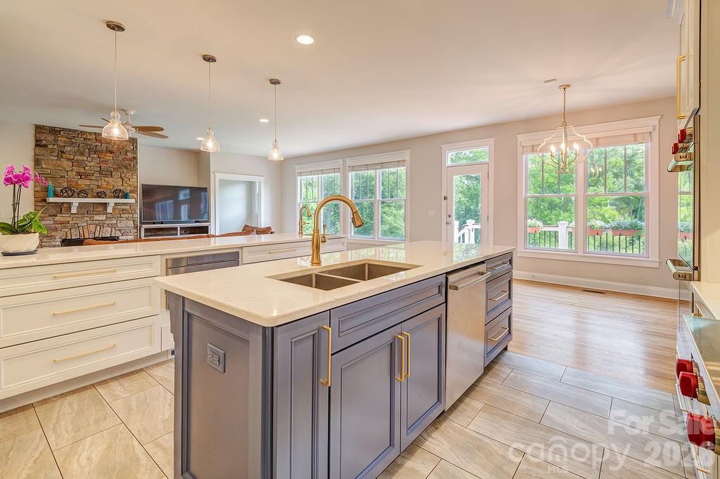201 Skytop Farm Lane — Hendersonville