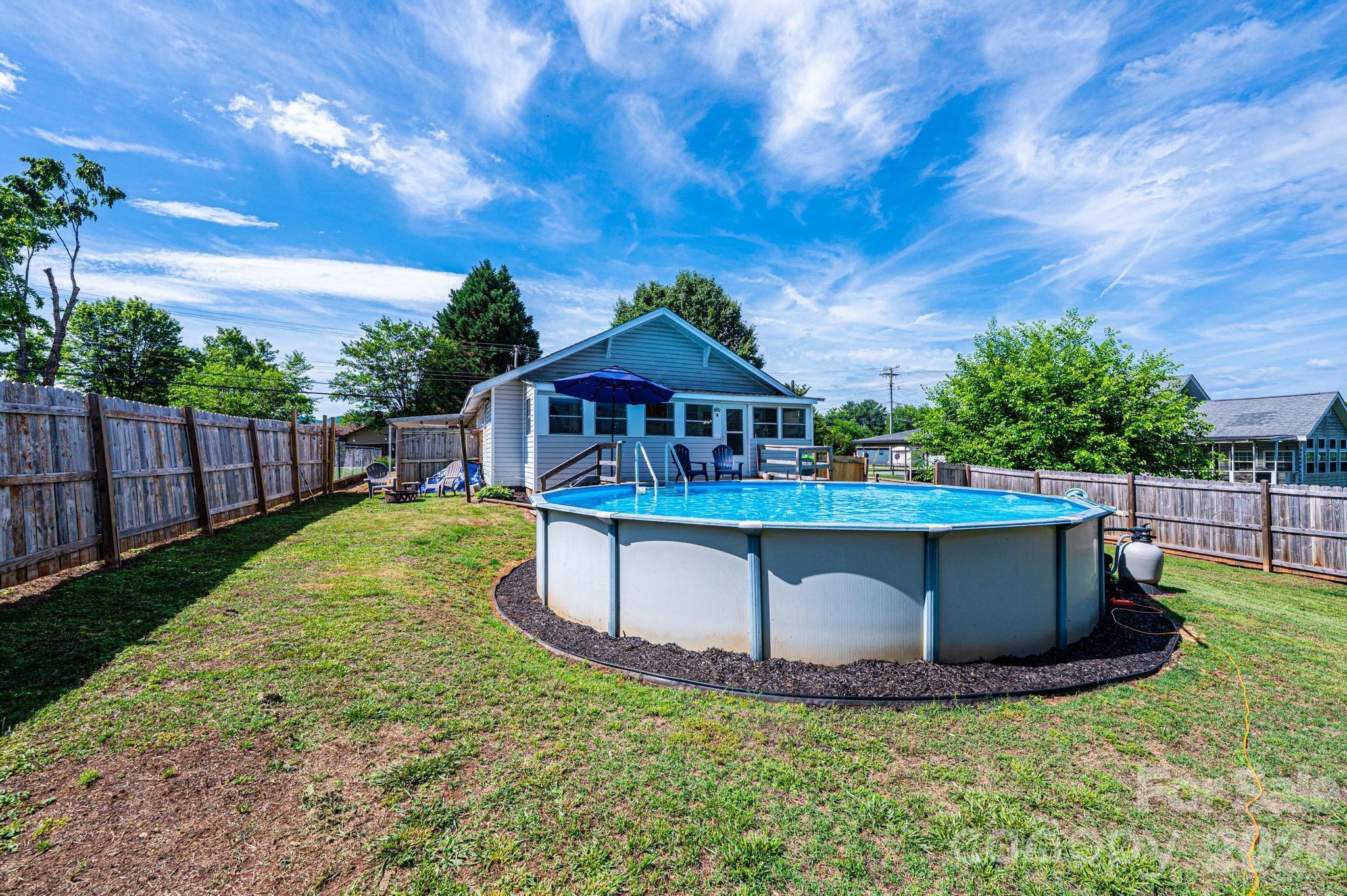 114 Mountain View Street — Morganton