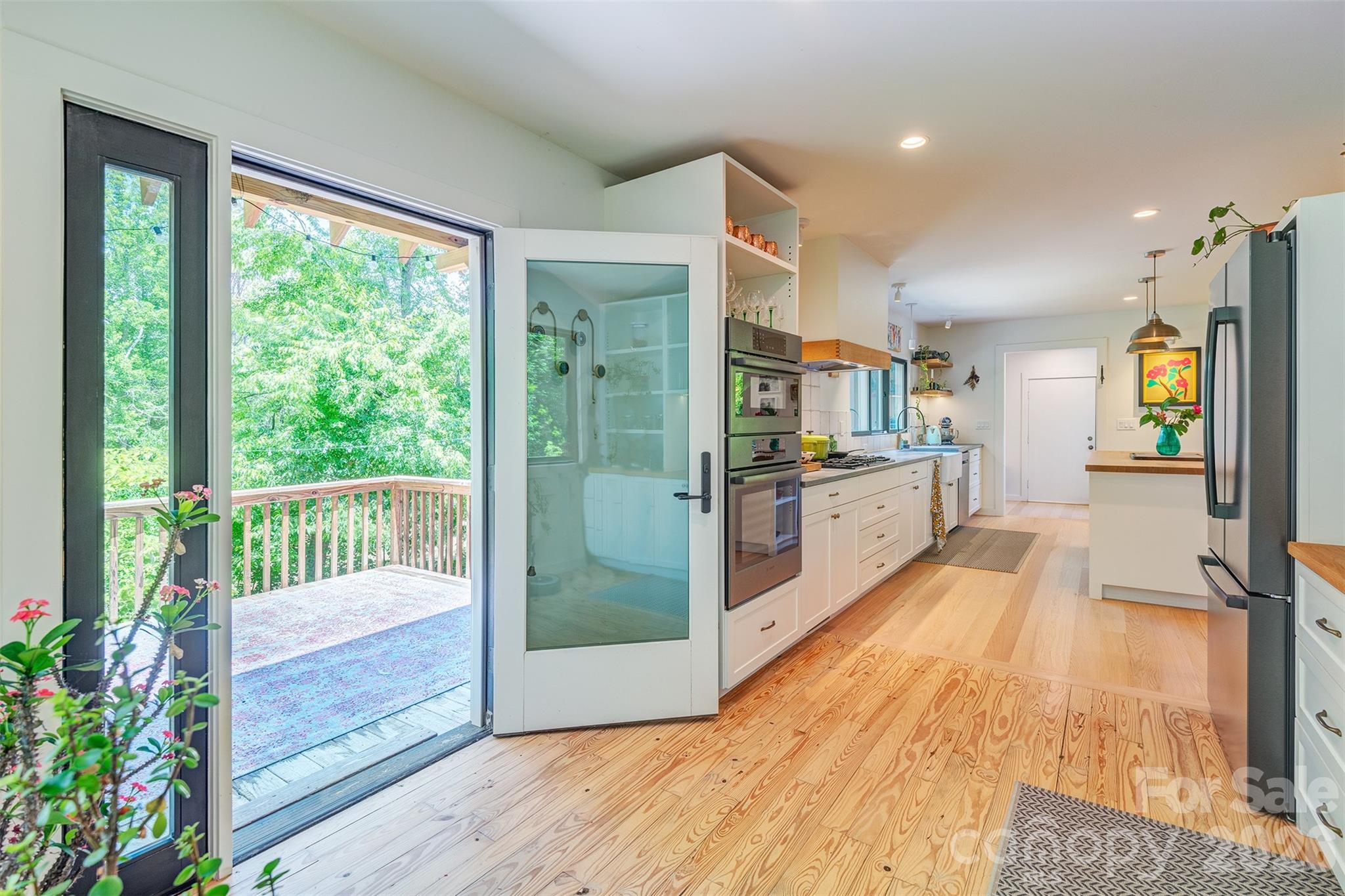 136 Graveyard Road — Fairview