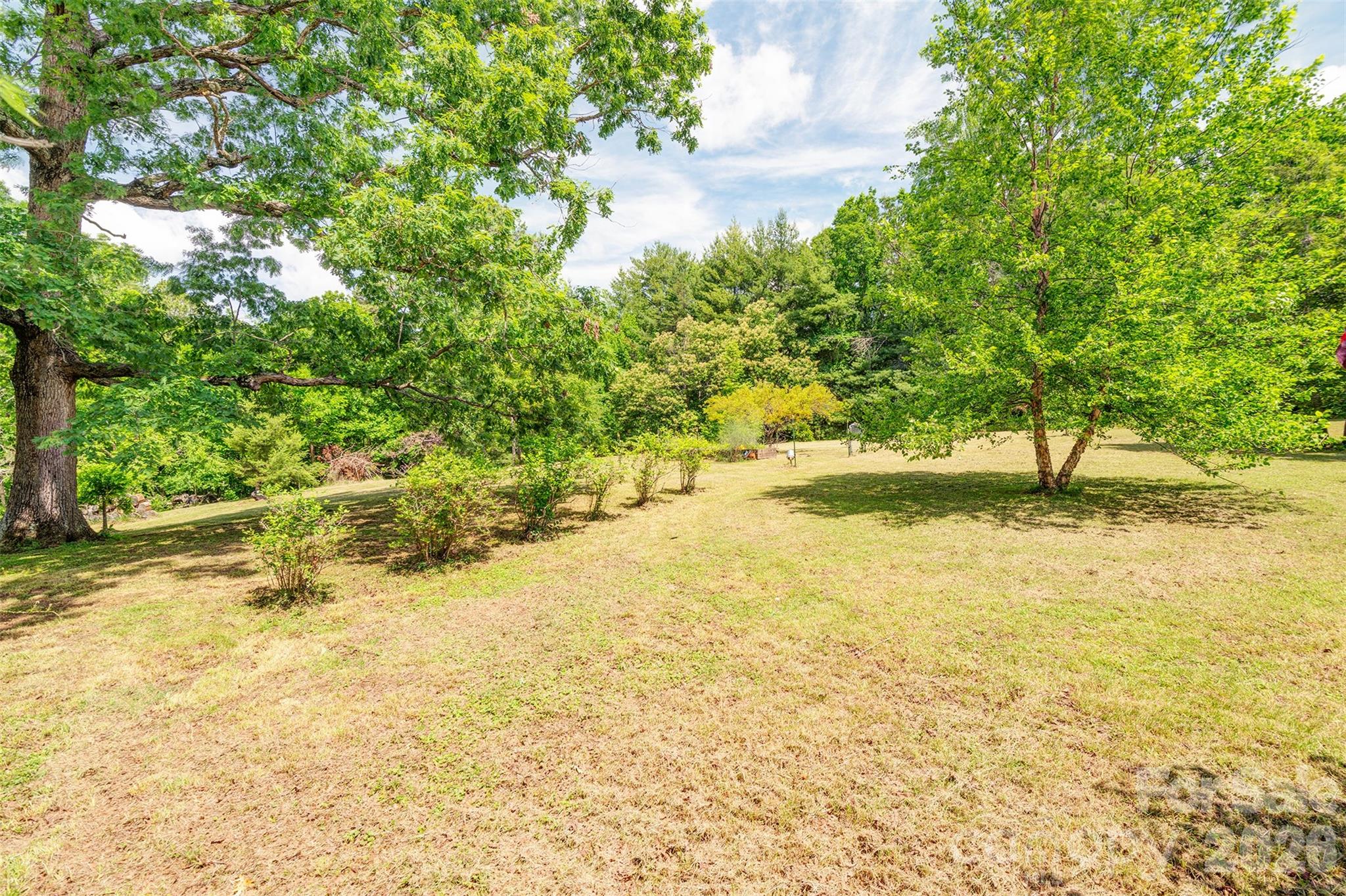 136 Graveyard Road — Fairview