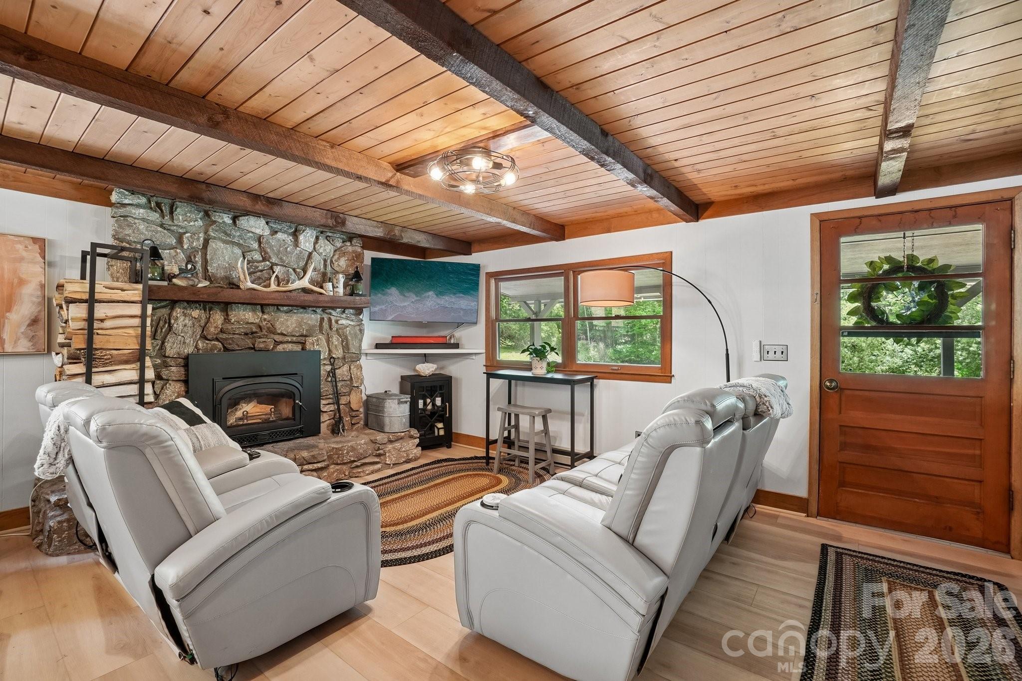 175 Village Lane — Mars Hill