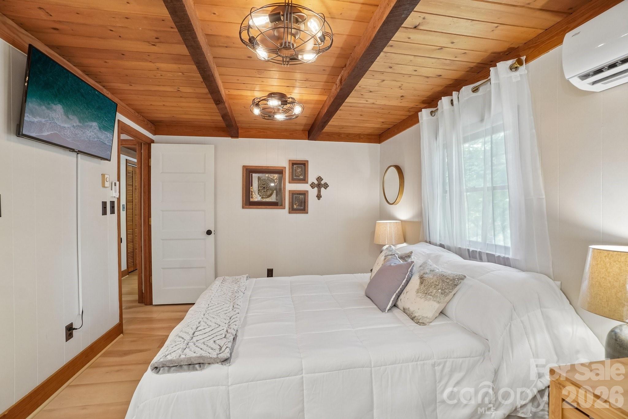 175 Village Lane — Mars Hill