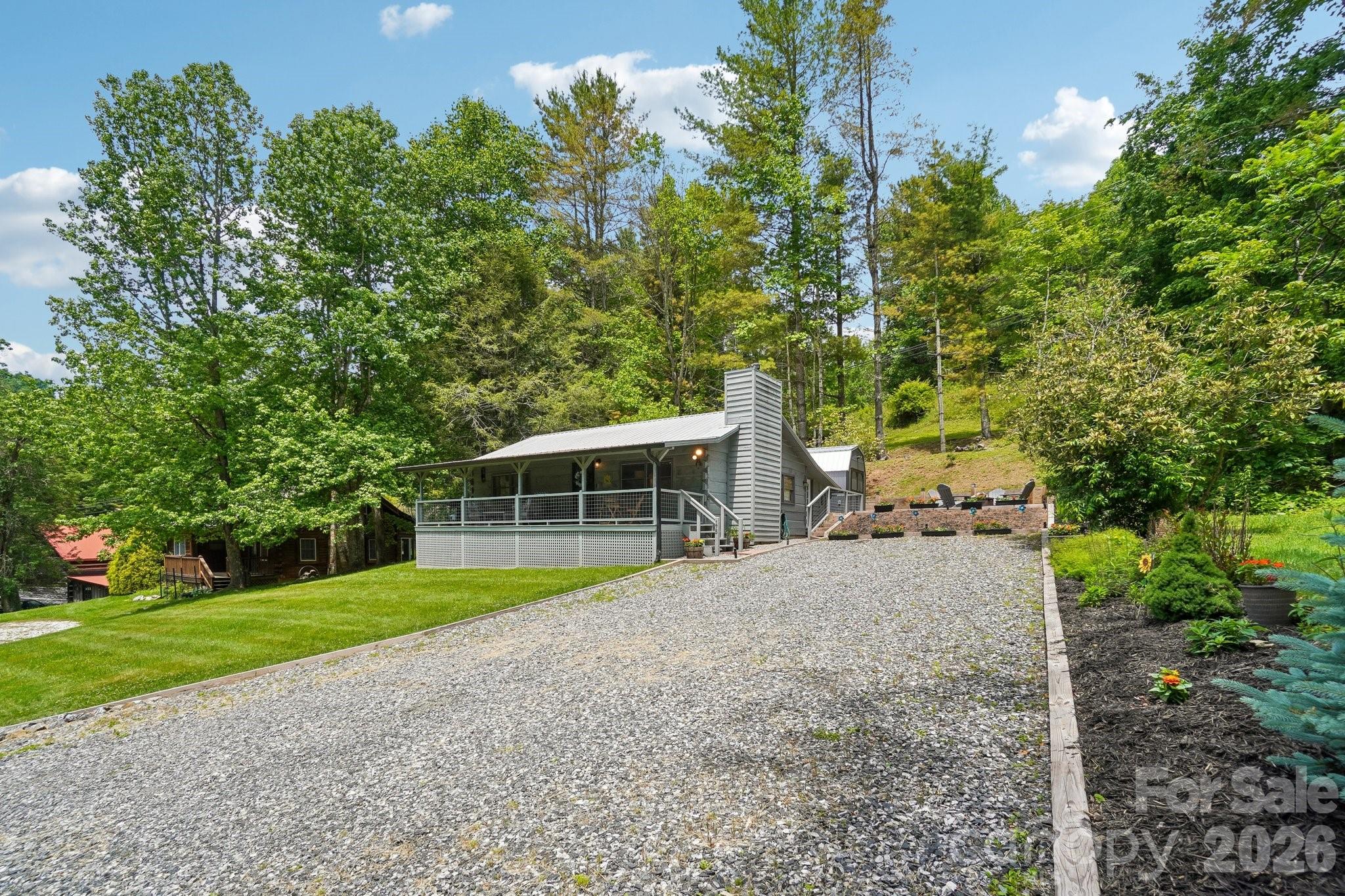175 Village Lane — Mars Hill