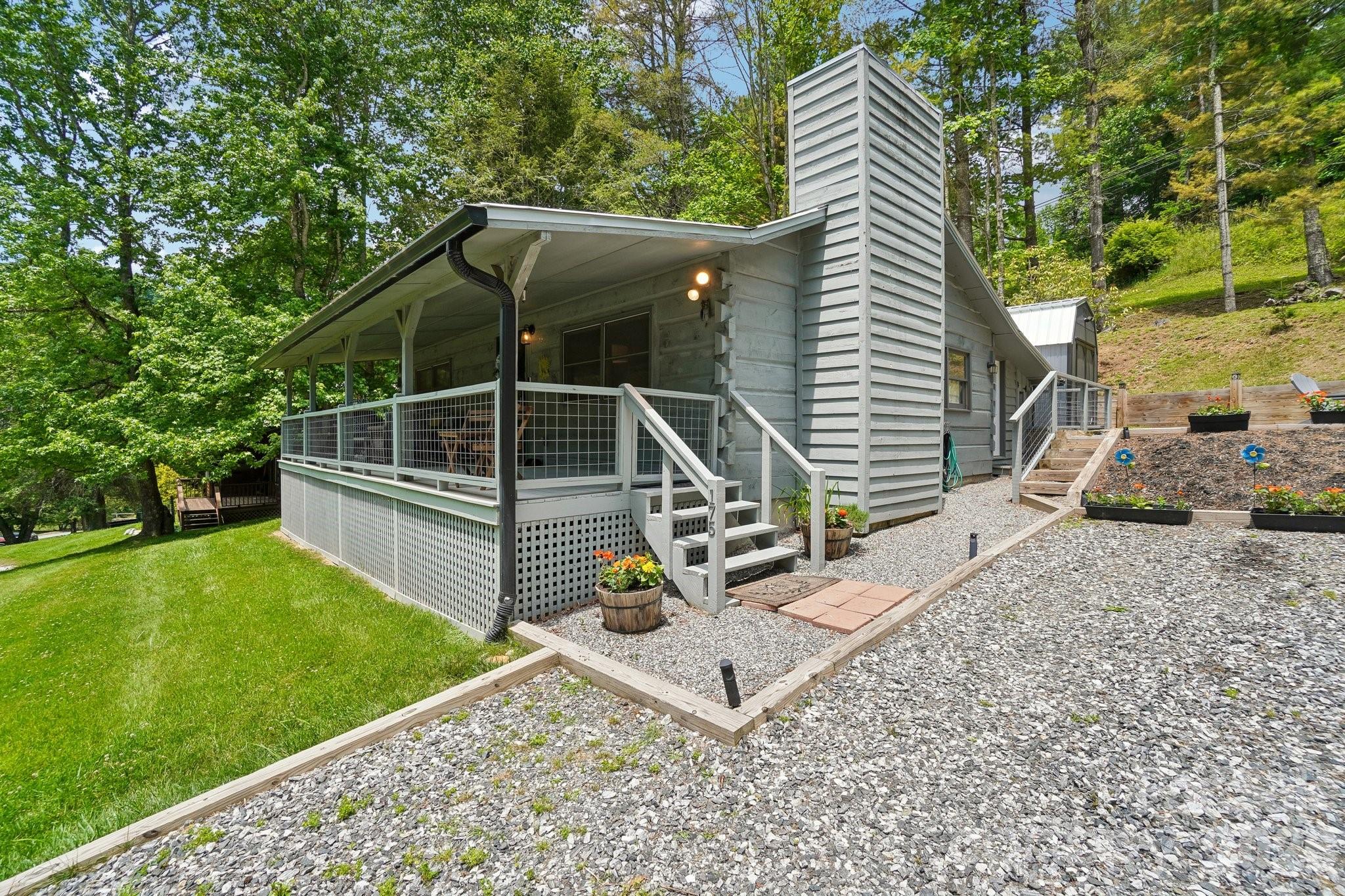 175 Village Lane — Mars Hill