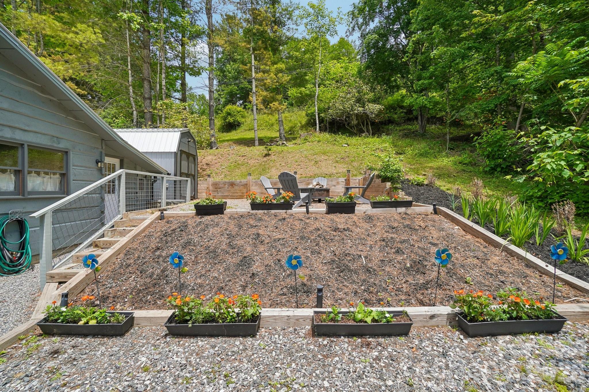 175 Village Lane — Mars Hill
