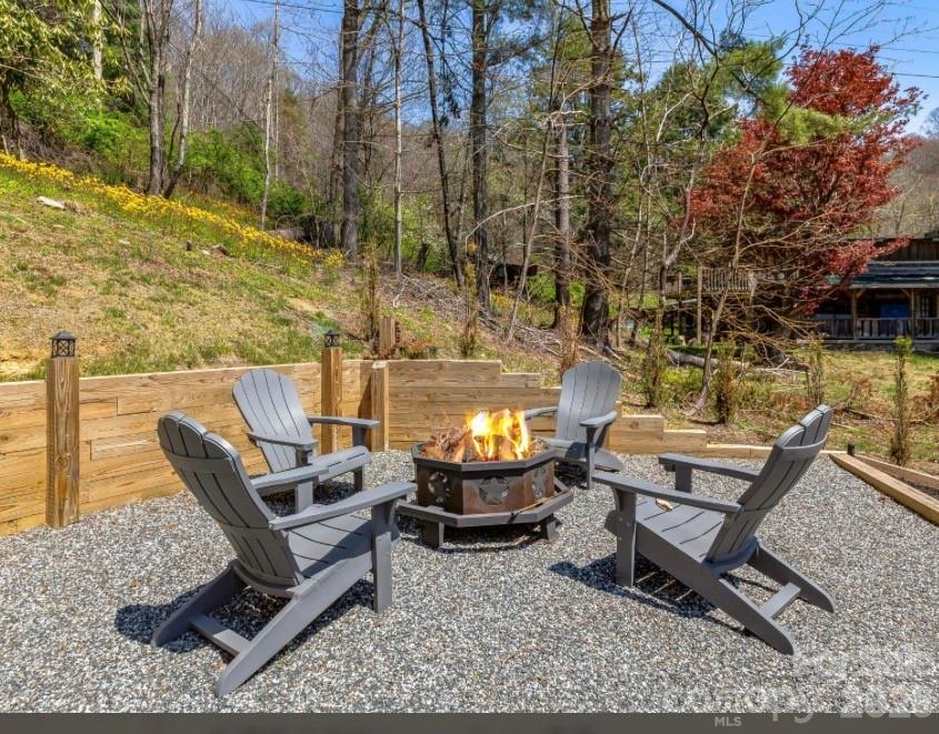 175 Village Lane — Mars Hill