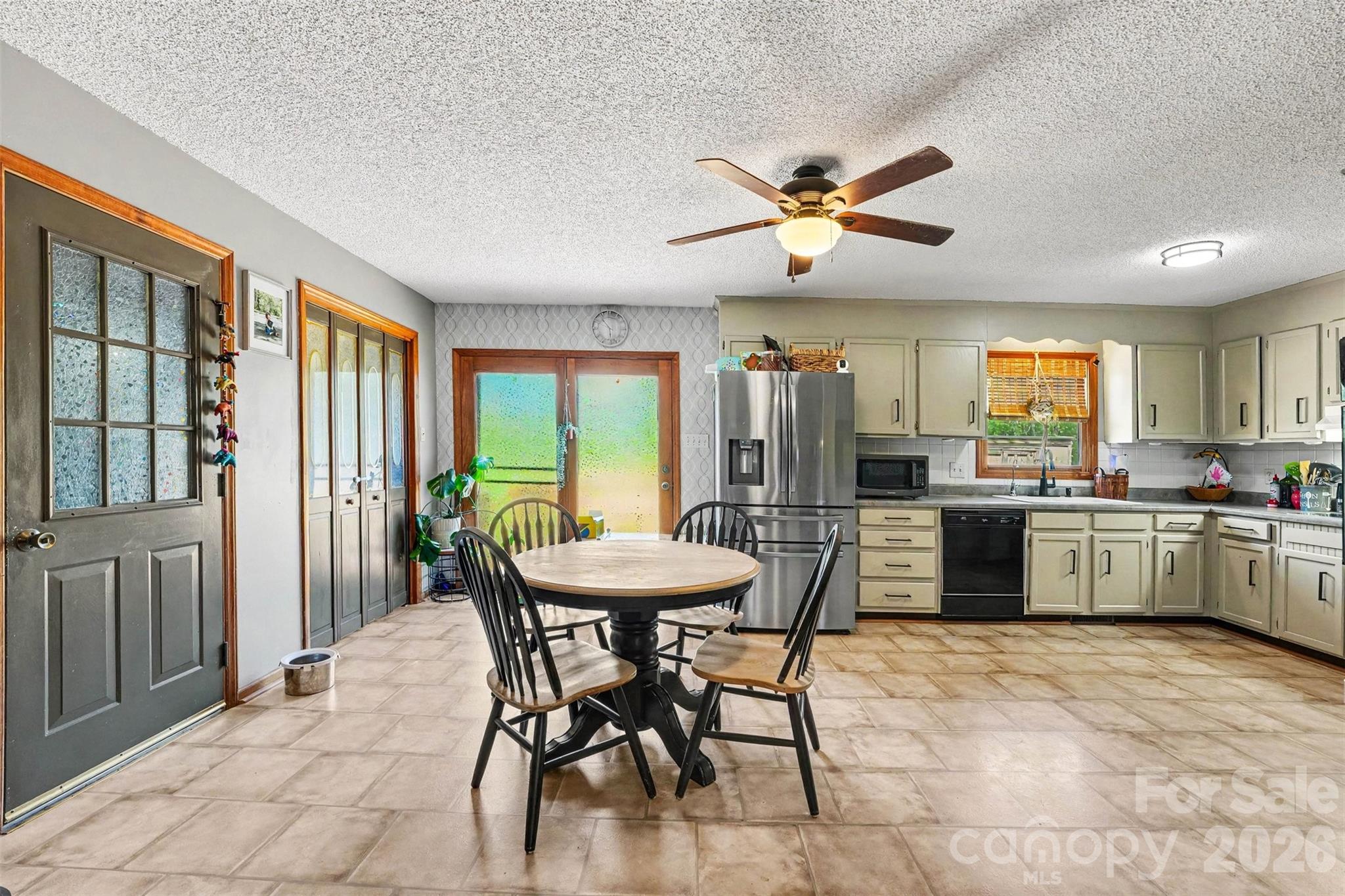 129 Laura Road — Mooresville