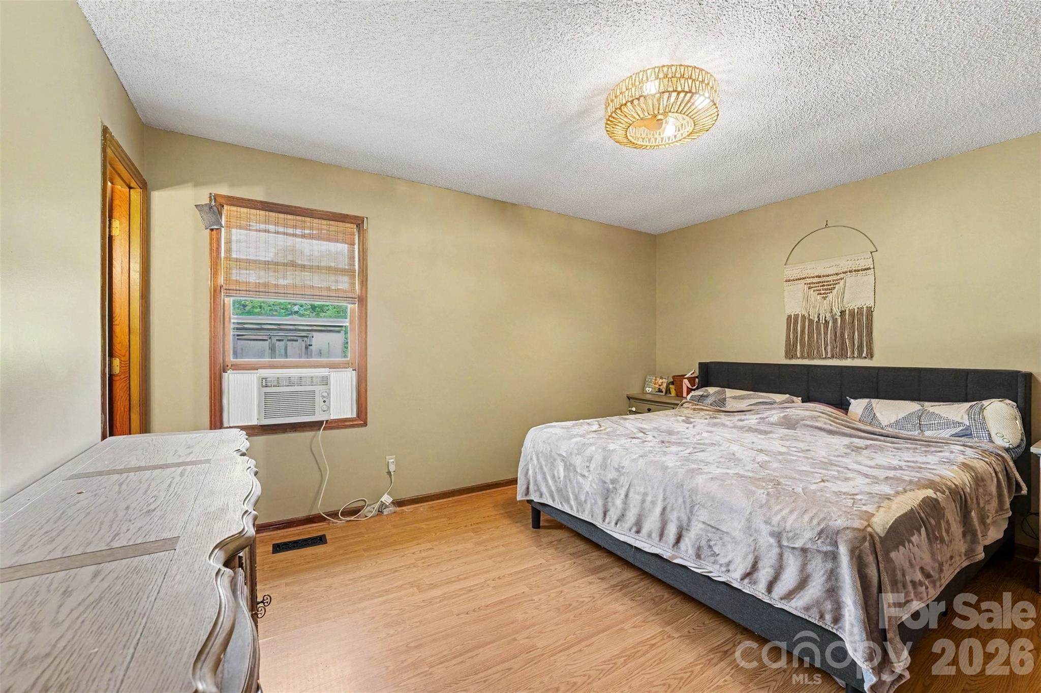 129 Laura Road — Mooresville