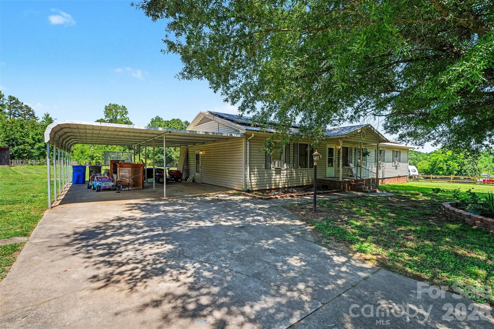 129 Laura Road — Mooresville
