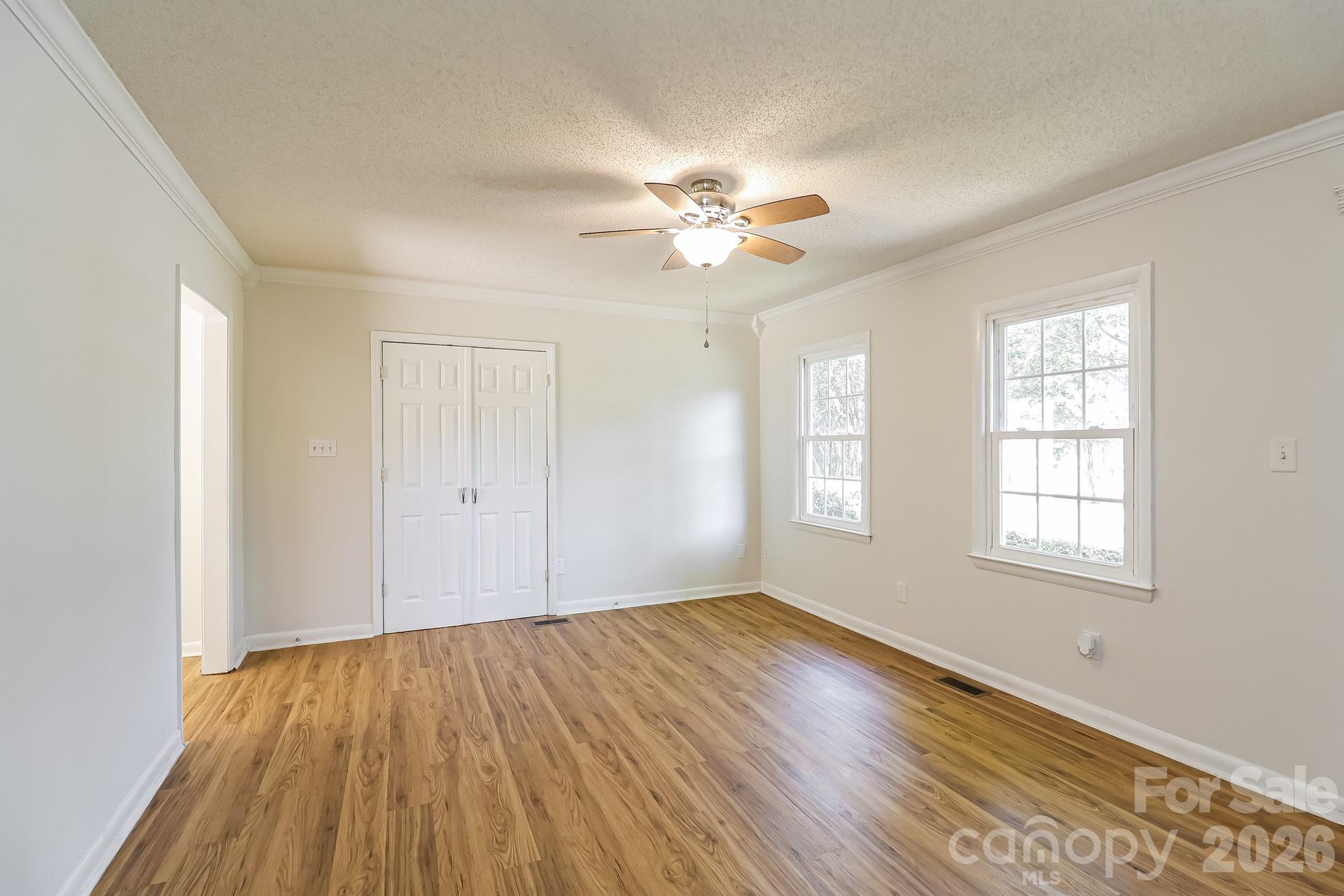 1848 Twain Street — Newton
