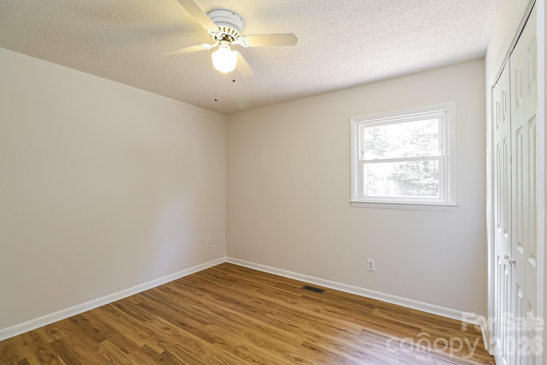 1848 Twain Street — Newton