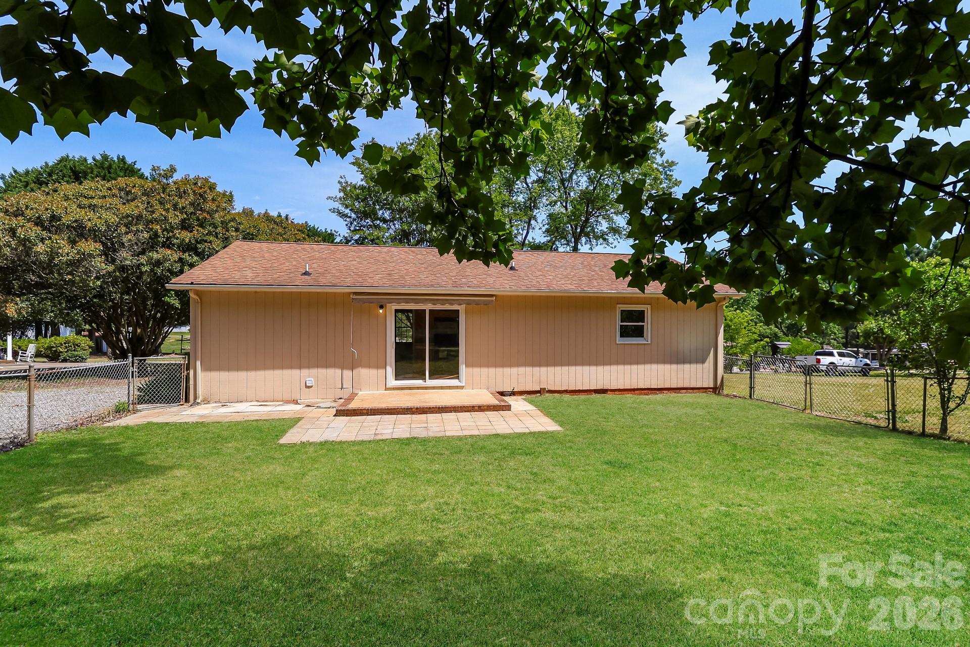 1848 Twain Street — Newton