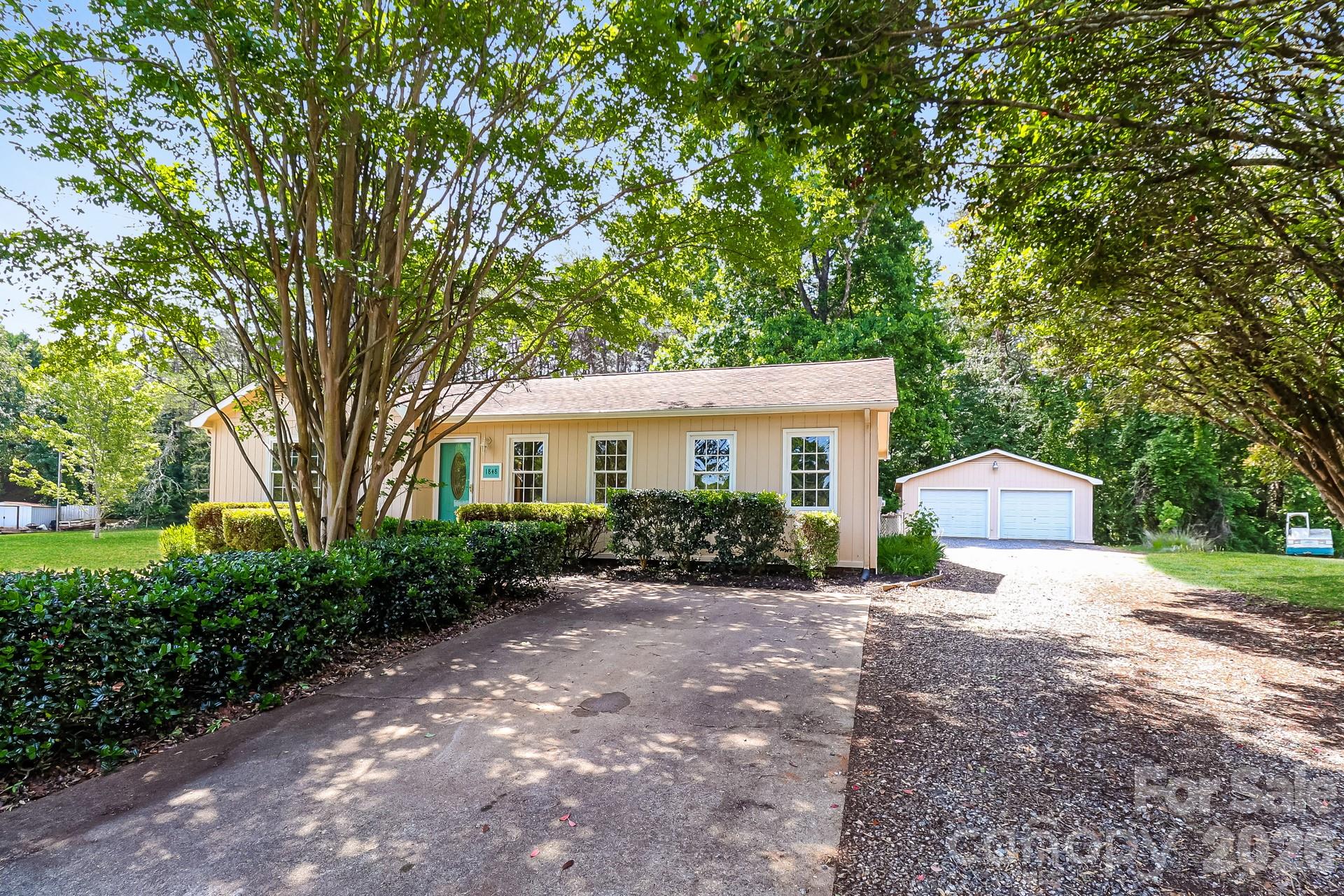 1848 Twain Street — Newton